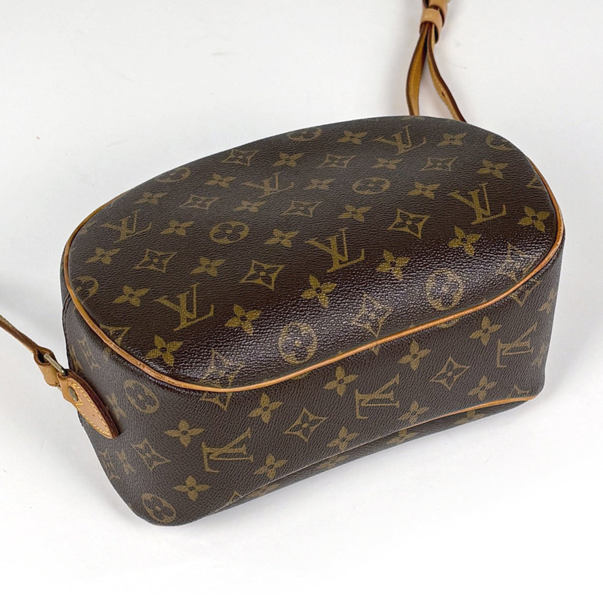 Louis Vuitton Brown Monogram Monogram Shoulder Bag (Pre-Owned)
