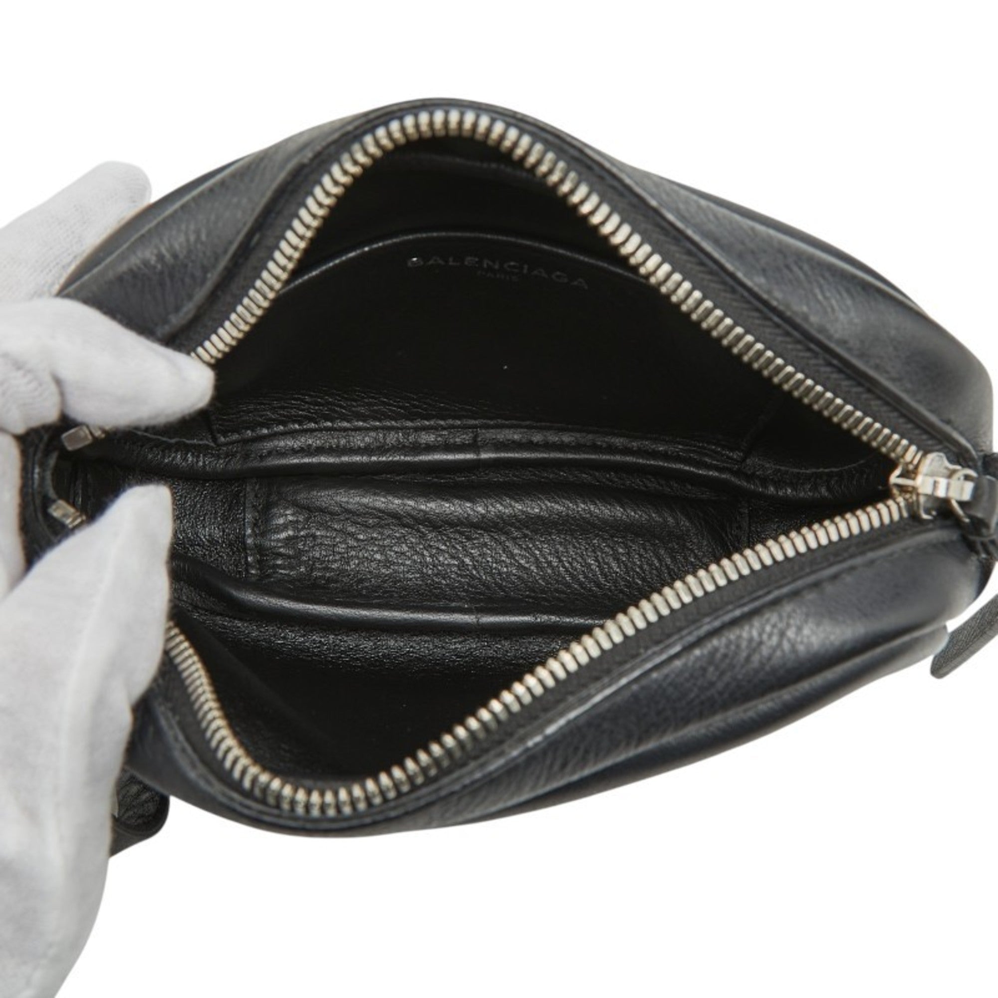 Balenciaga Black Leather Shoulder Bag (Pre-Owned)