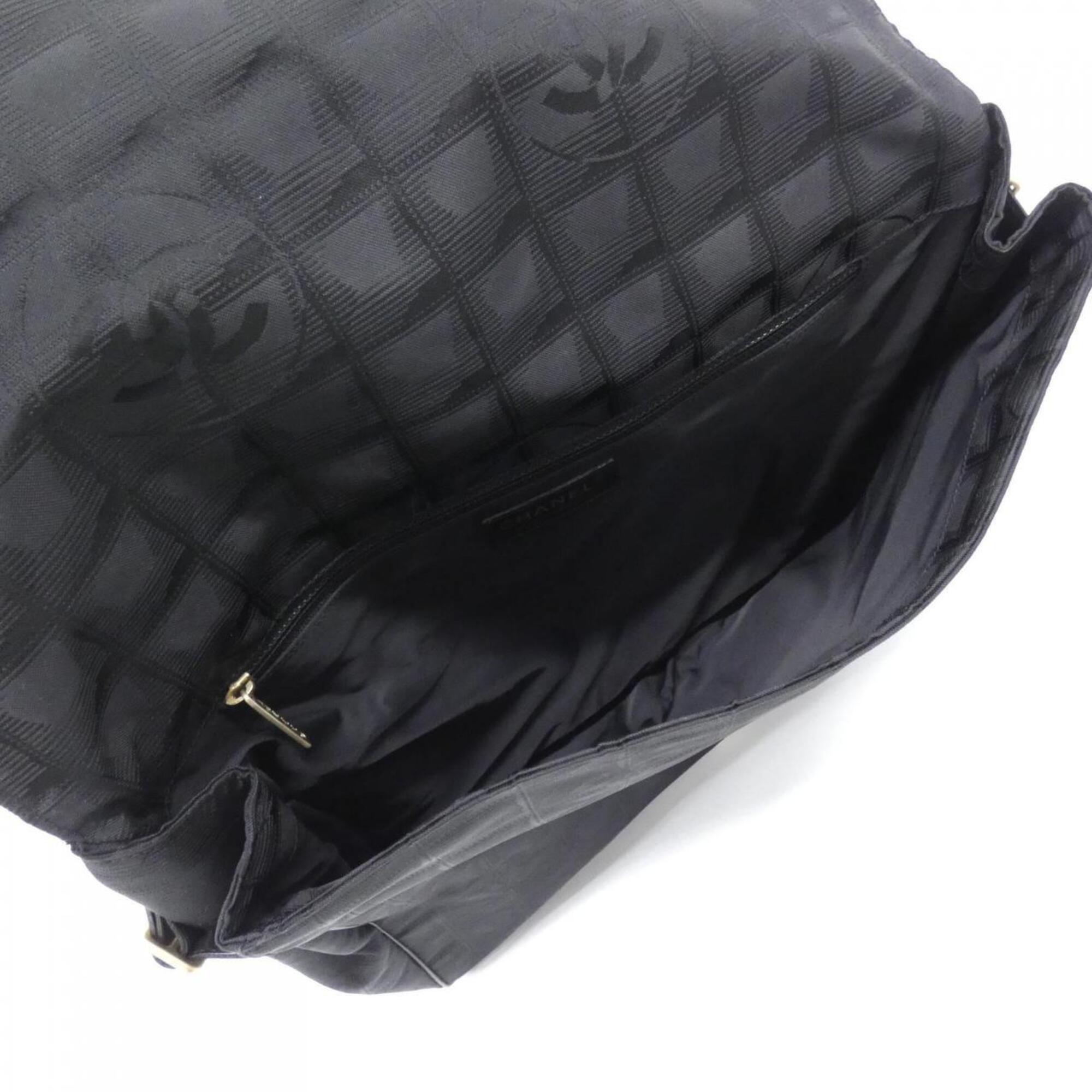 Chanel Black Nylon Shoulder Bag (Pre-Owned)