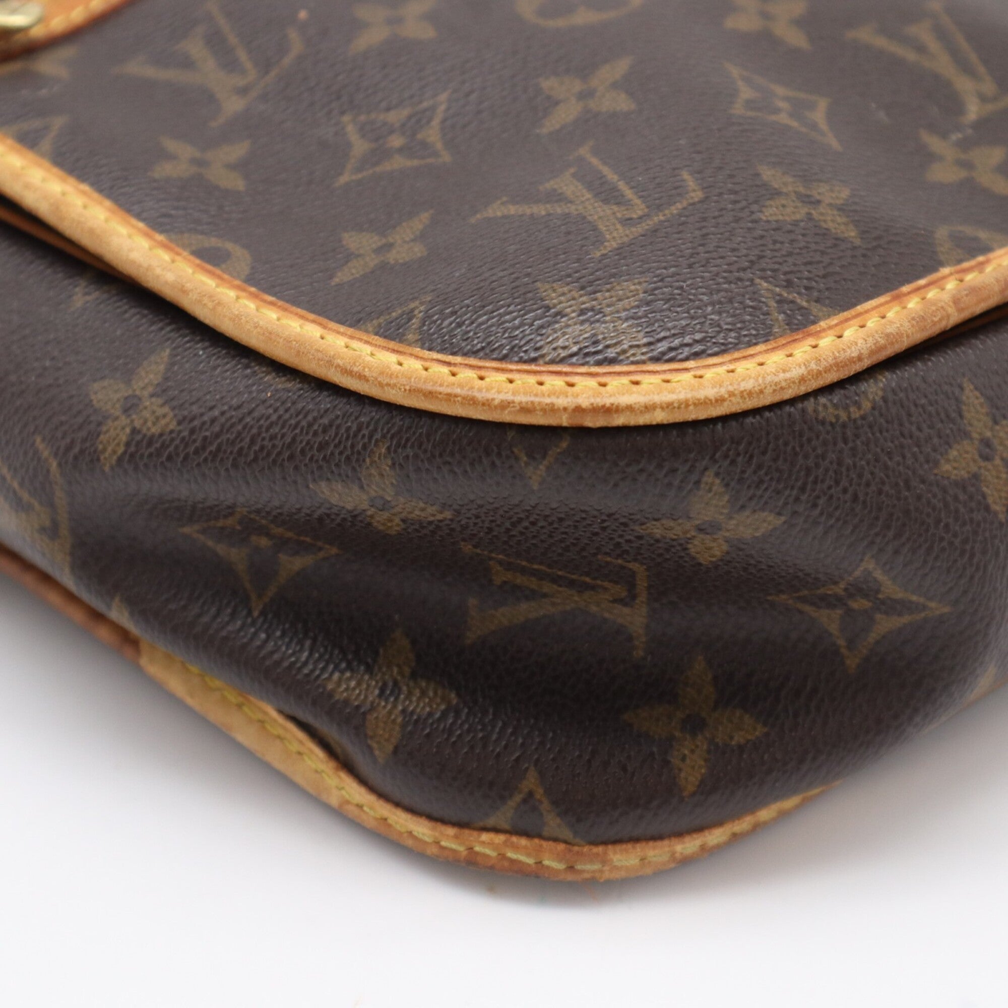 Louis Vuitton Beige Brown Monogram Shoulder Bag (Pre-Owned)