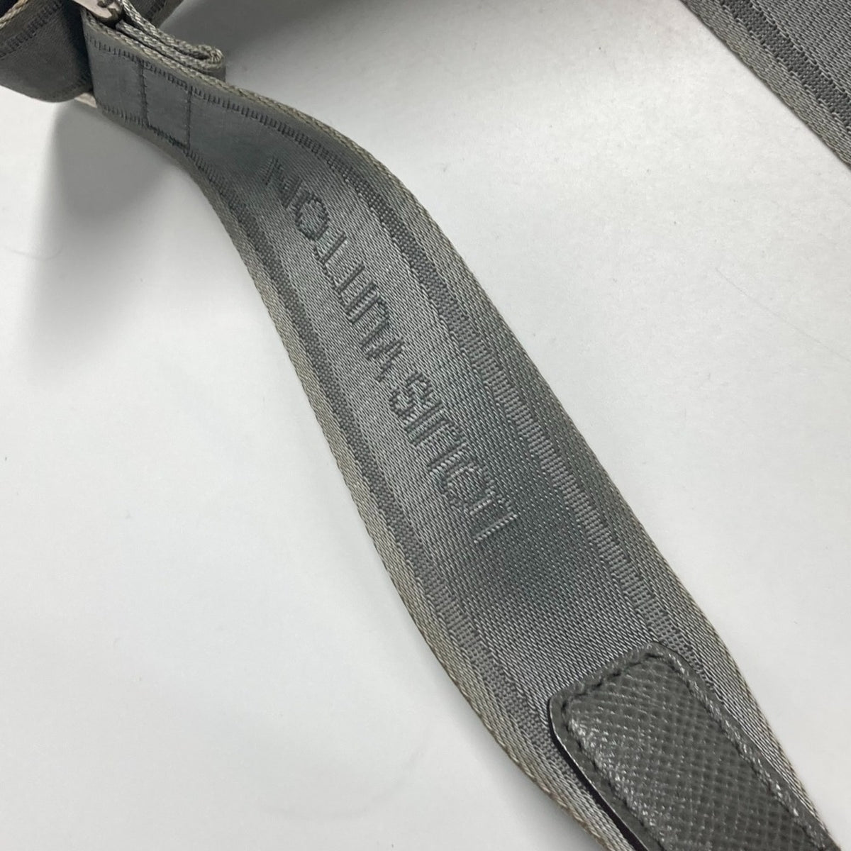 Louis Vuitton Gray Taiga Leather Messenger Bag Shoulder Bag (Pre-Owned)