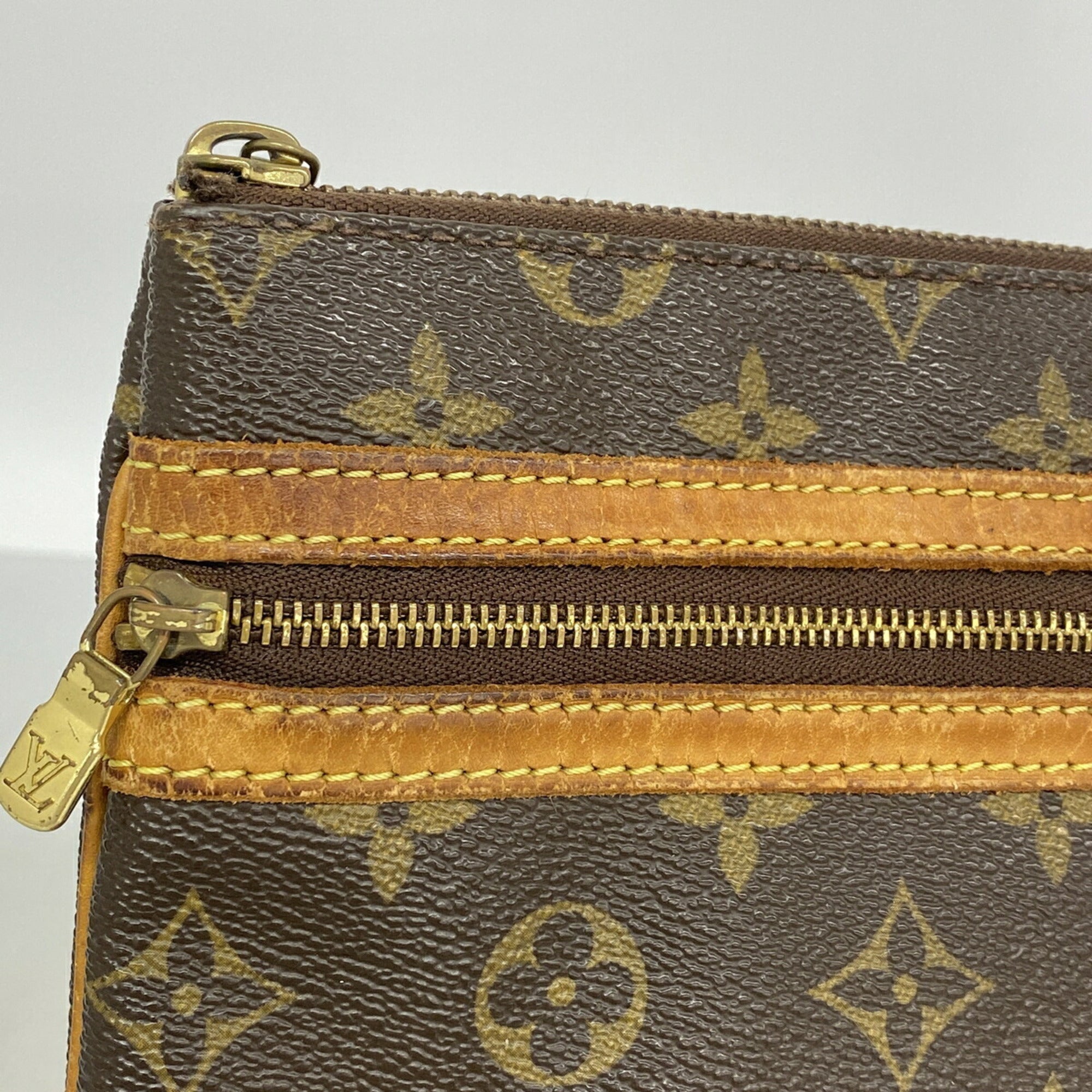 Louis Vuitton Brown Shoulder Bag (Pre-Owned)