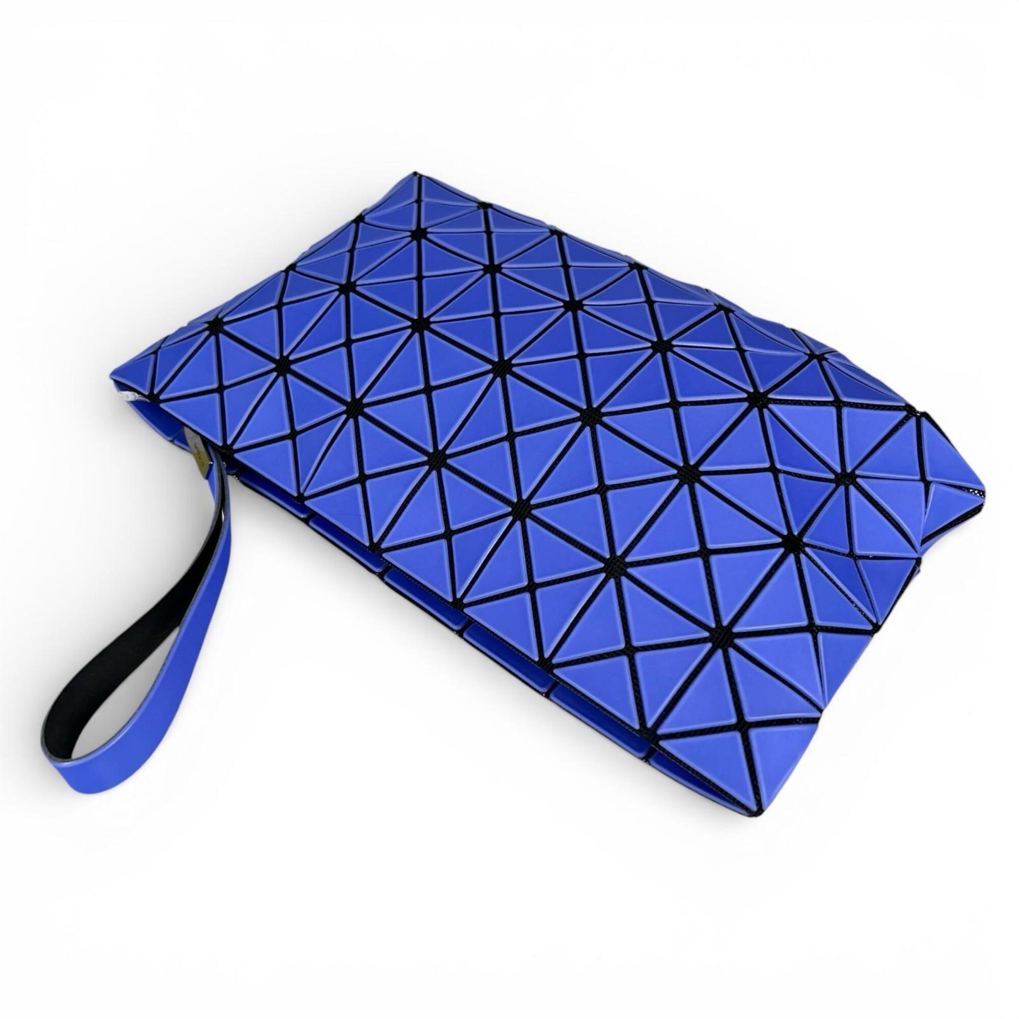 Issey Miyake Blue Polyester Nylon Elastane Brass Clutch Bag (Pre-Owned)