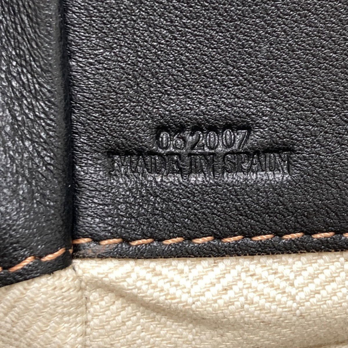 Loewe Beige Black Leather Handbag (Pre-Owned)