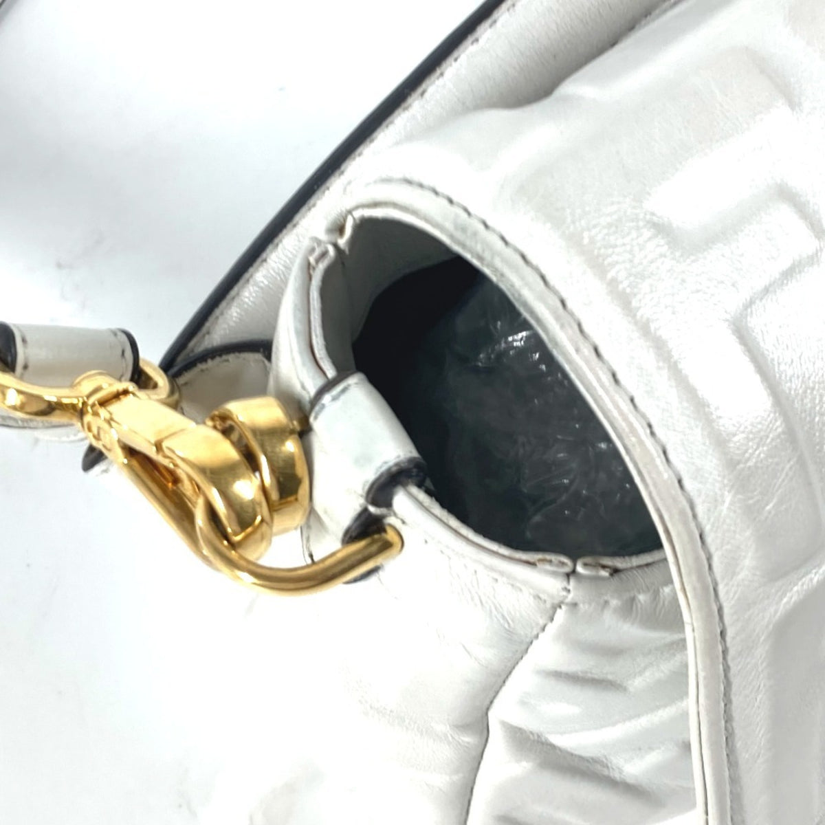 Fendi White Leather Shoulder Bag (Pre-Owned)