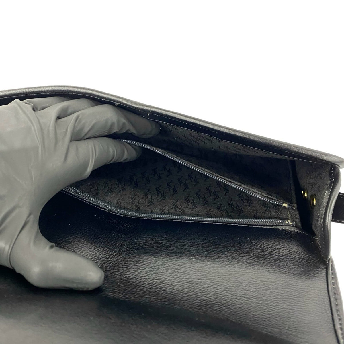 Yves Saint Laurent Black Leather Shoulder Bag (Pre-Owned)