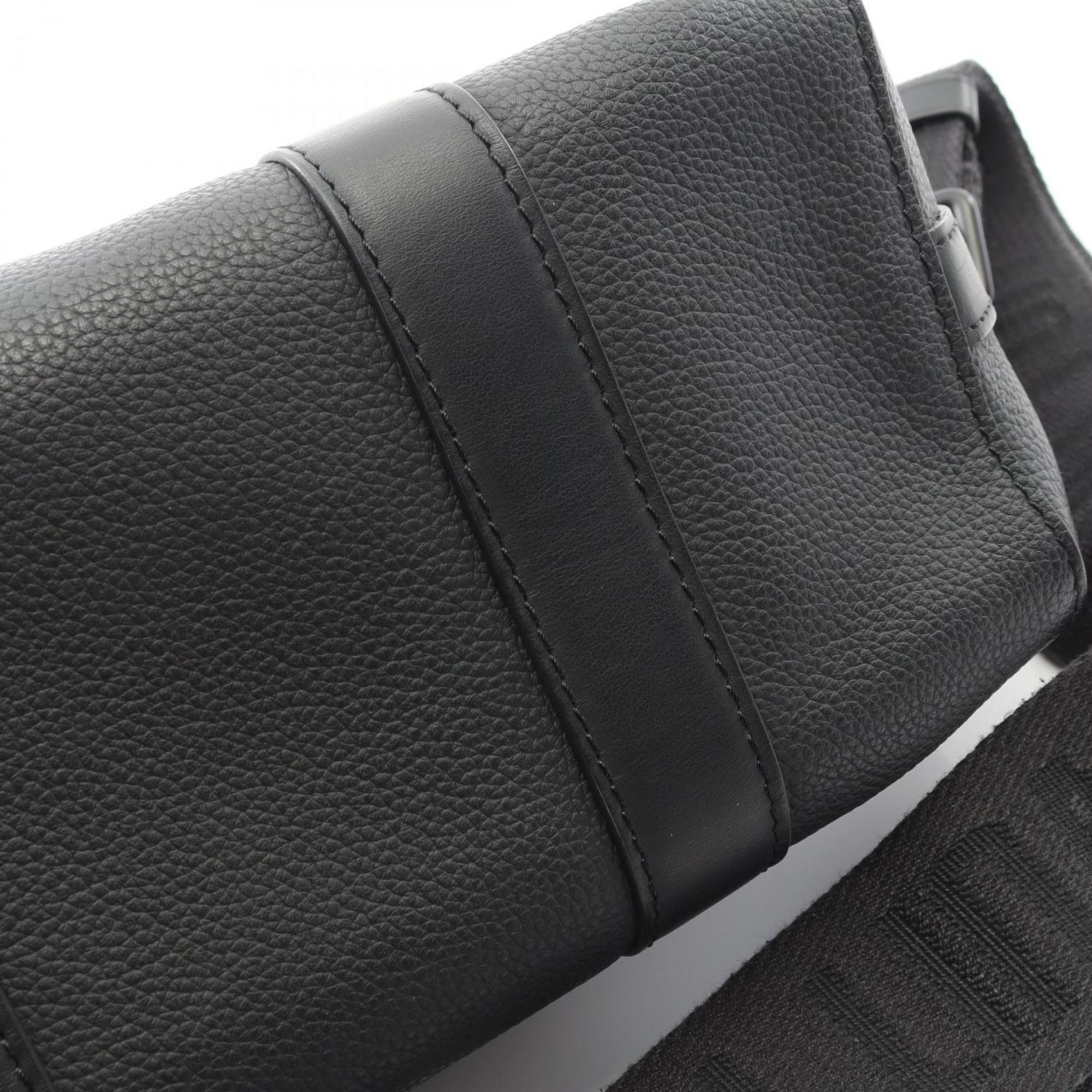 Louis Vuitton Black Leather Shoulder Bag (Pre-Owned)