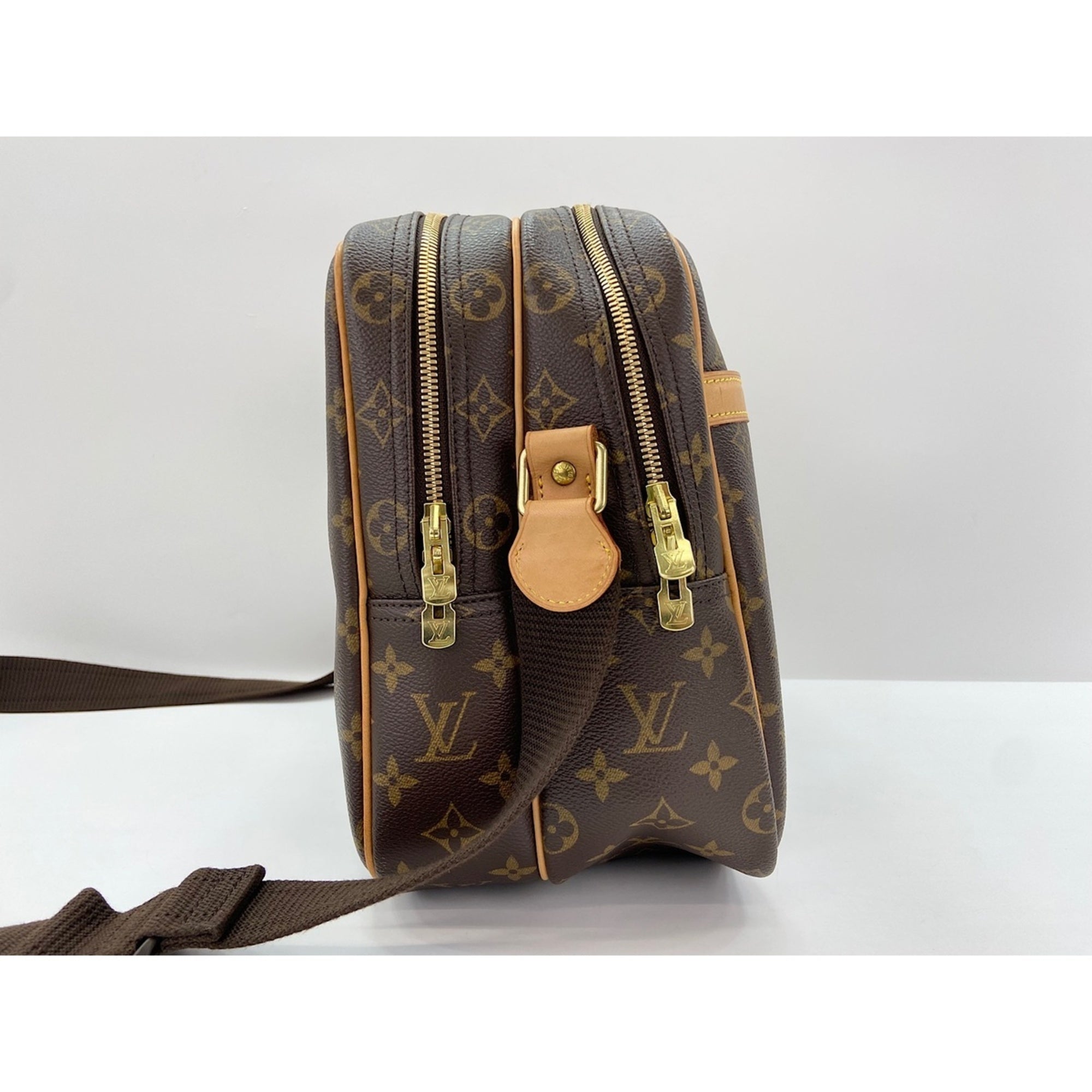 Louis Vuitton Brown Shoulder Bag (Pre-Owned)