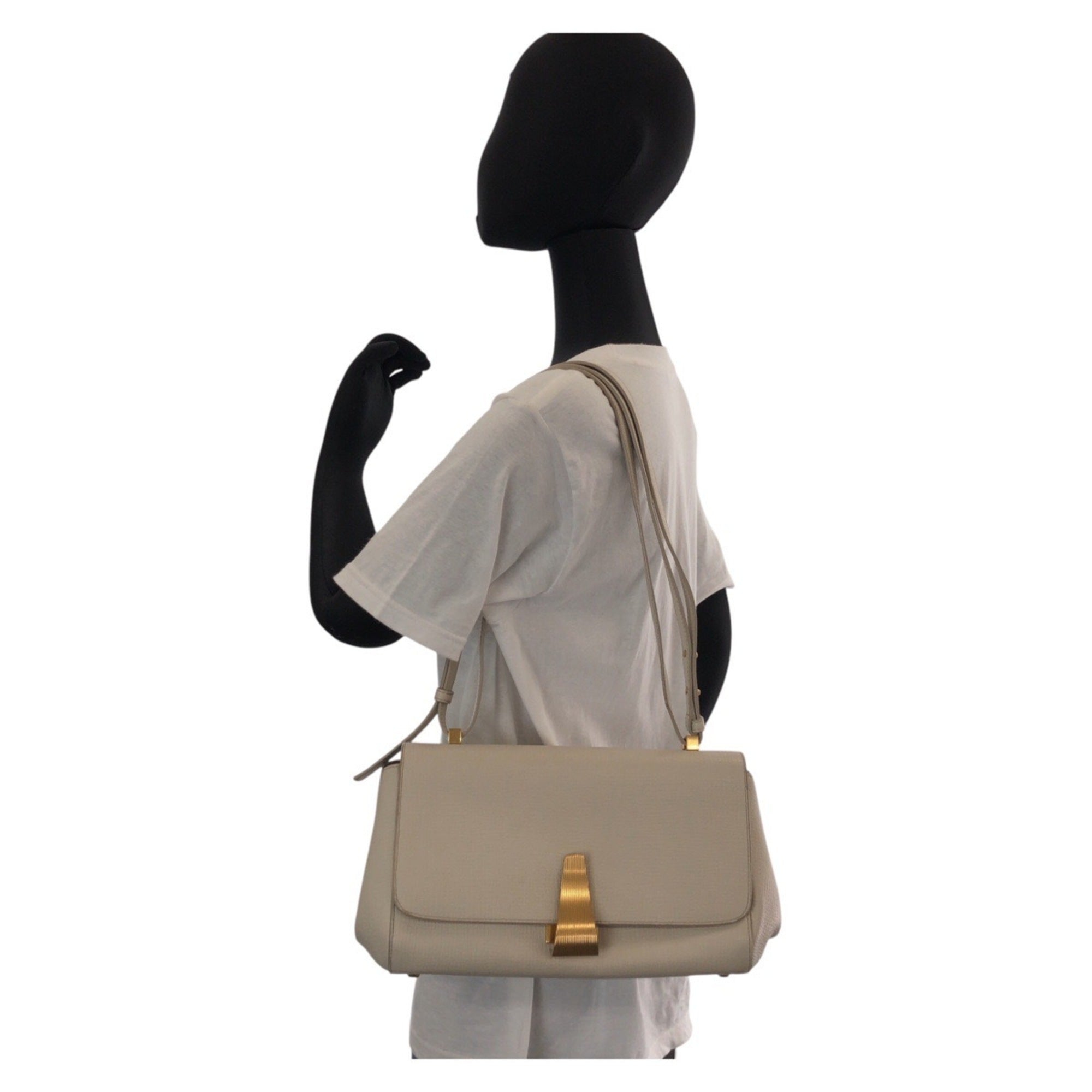 Bottega Veneta Ivory Leather Shoulder Bag (Pre-Owned)