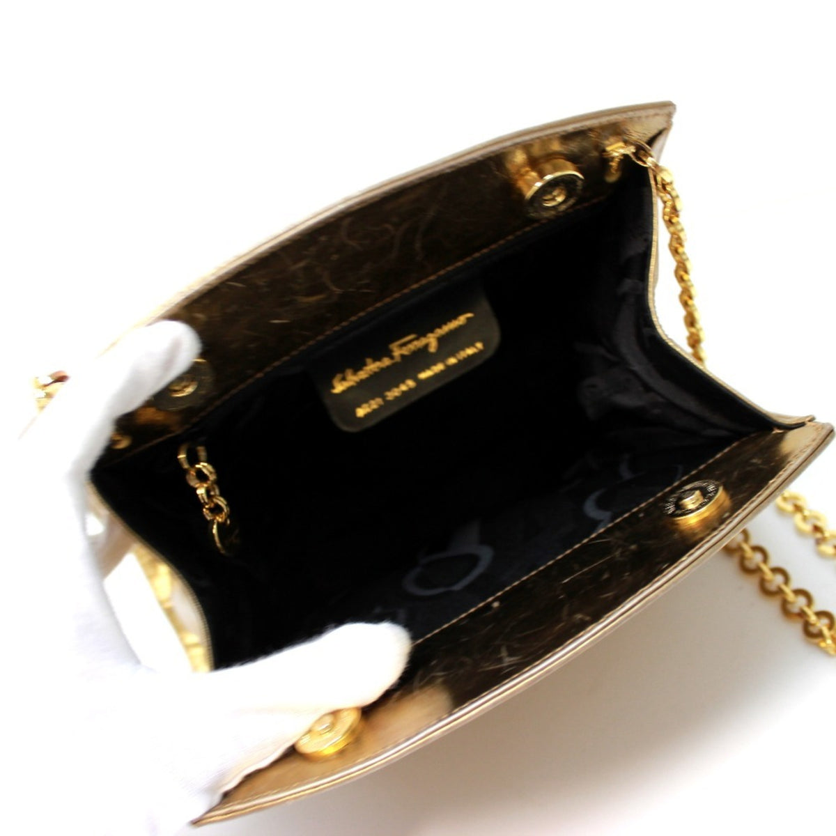 Salvatore Ferragamo Gold Leather Pochette Shoulder Bag (Pre-Owned)