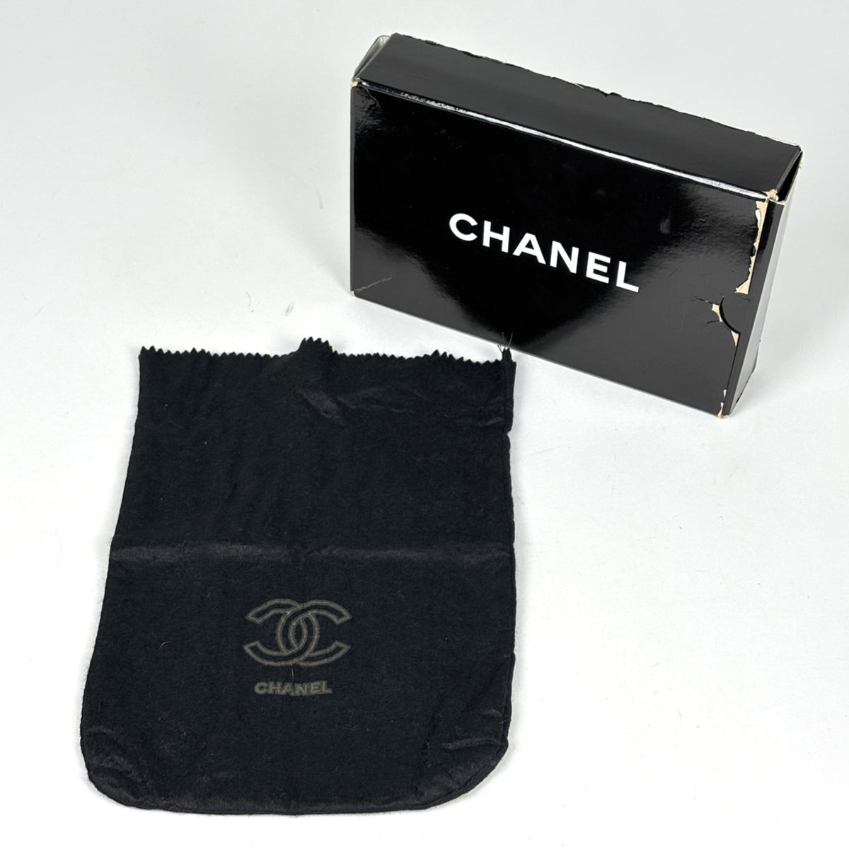 Chanel Black Leather Shoulder Bag (Pre-Owned)