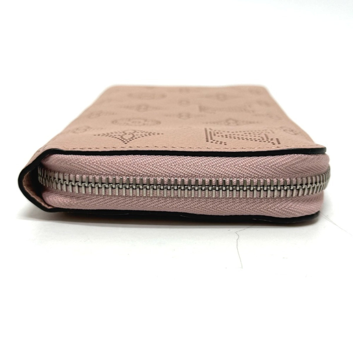 Louis Vuitton Mahina Magnolia Mahina Leather Long Wallet (Bi-Fold) (Pre-Owned)