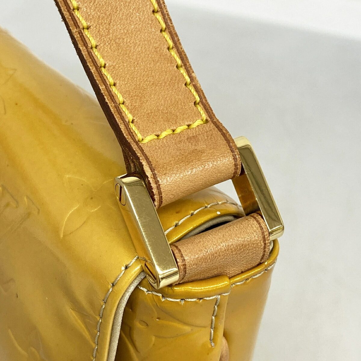Louis Vuitton Beige Shoulder Bag (Pre-Owned)