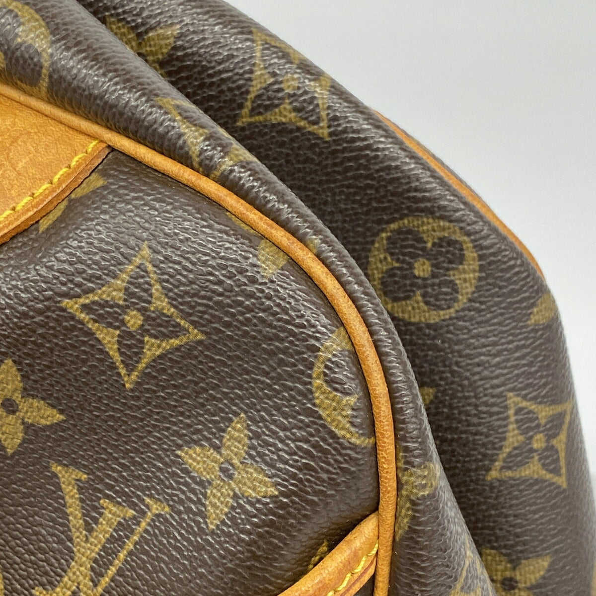 Louis Vuitton Brown Handbag (Pre-Owned)
