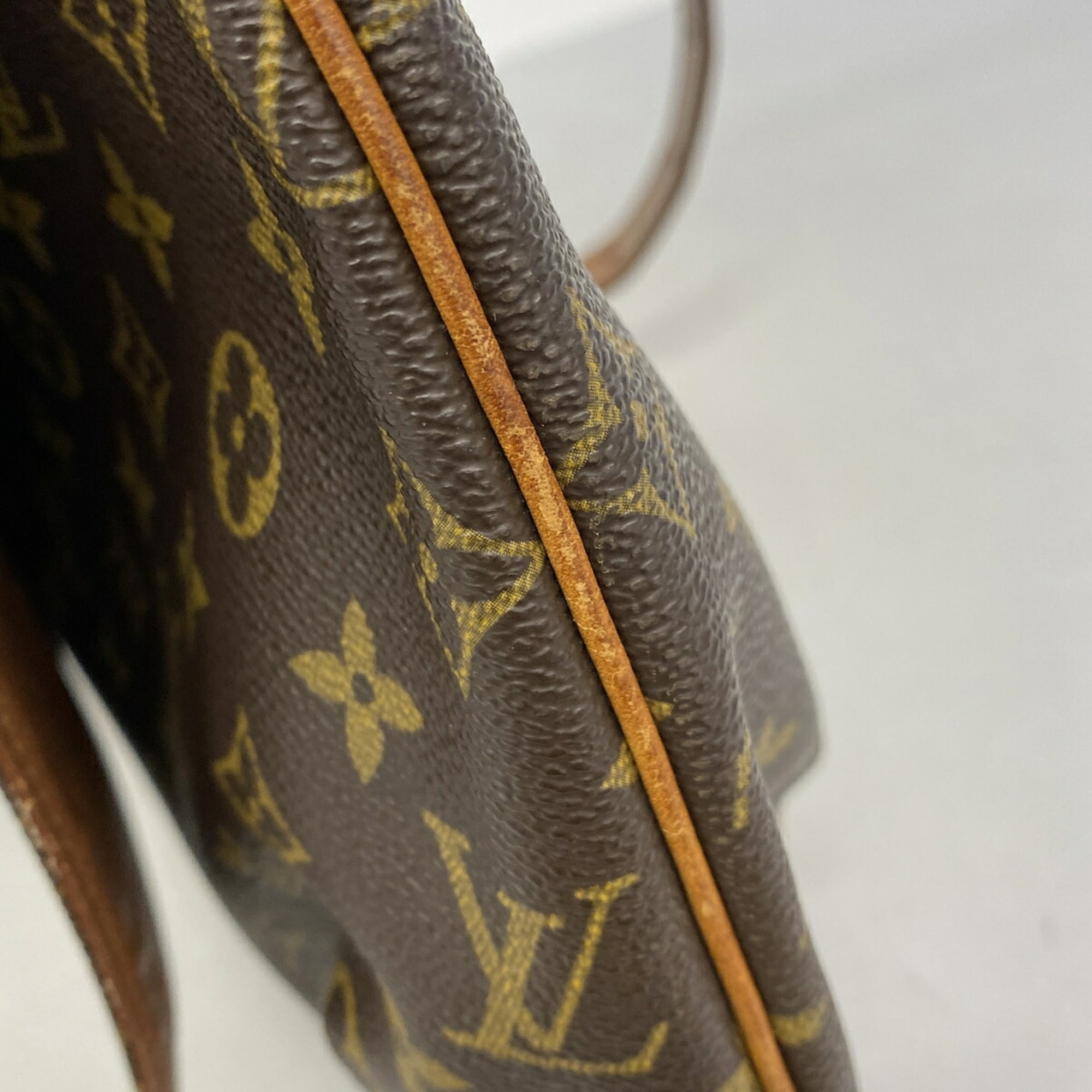 Louis Vuitton Brown Shoulder Bag (Pre-Owned)