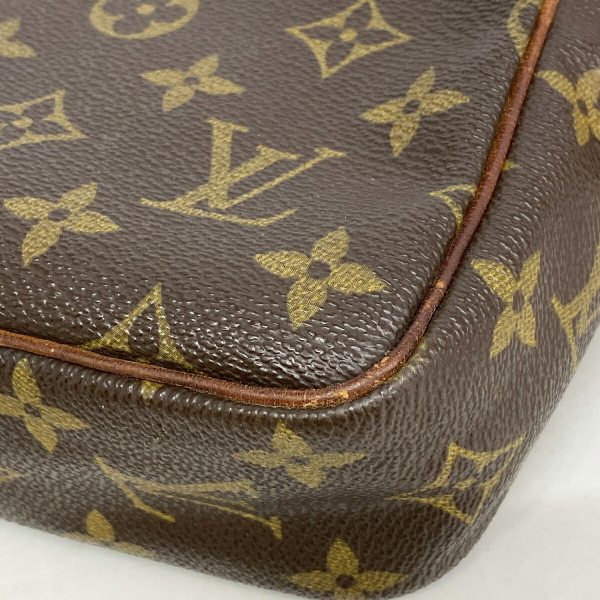 Louis Vuitton Brown Clutch Bag (Pre-Owned)