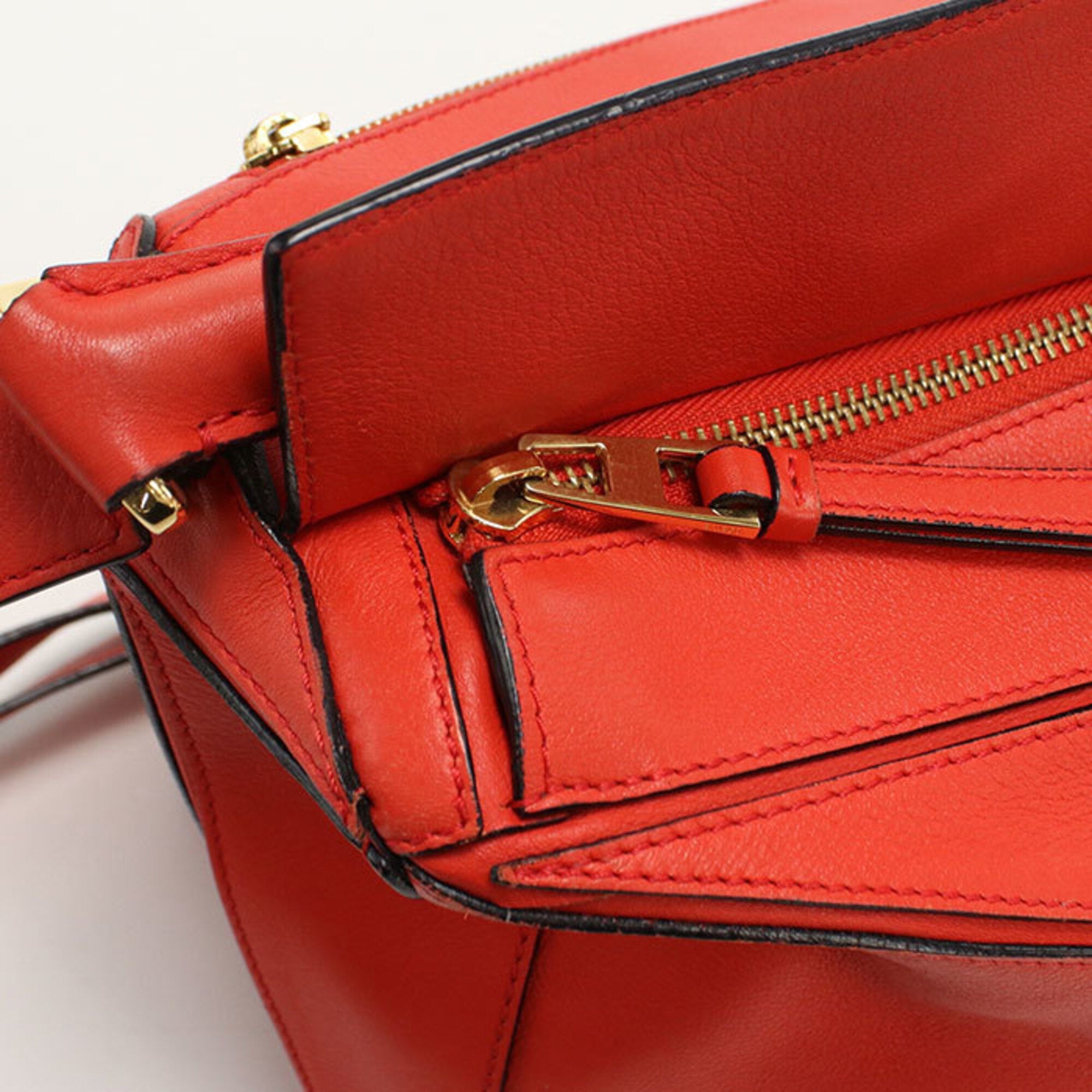 Loewe Red Color Leather Handbag (Pre-Owned)