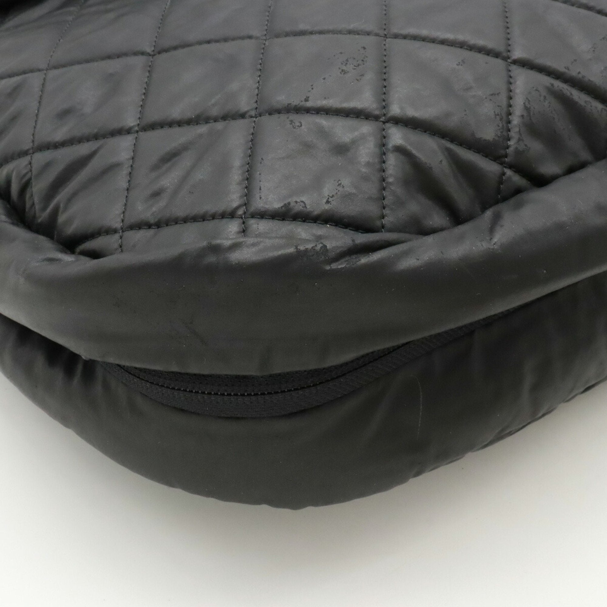 Chanel Black Leather Nylon Shoulder Bag (Pre-Owned)