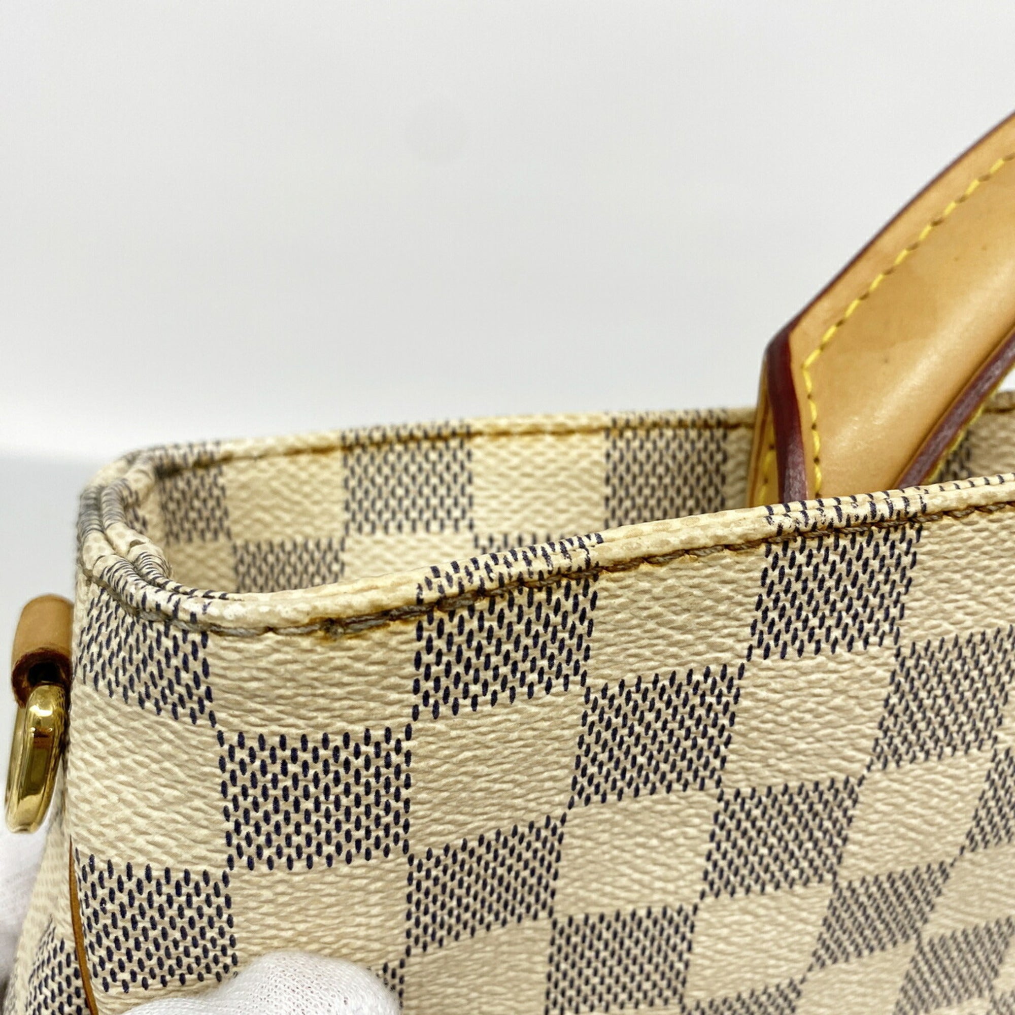 Louis Vuitton White Tote Bag (Pre-Owned)
