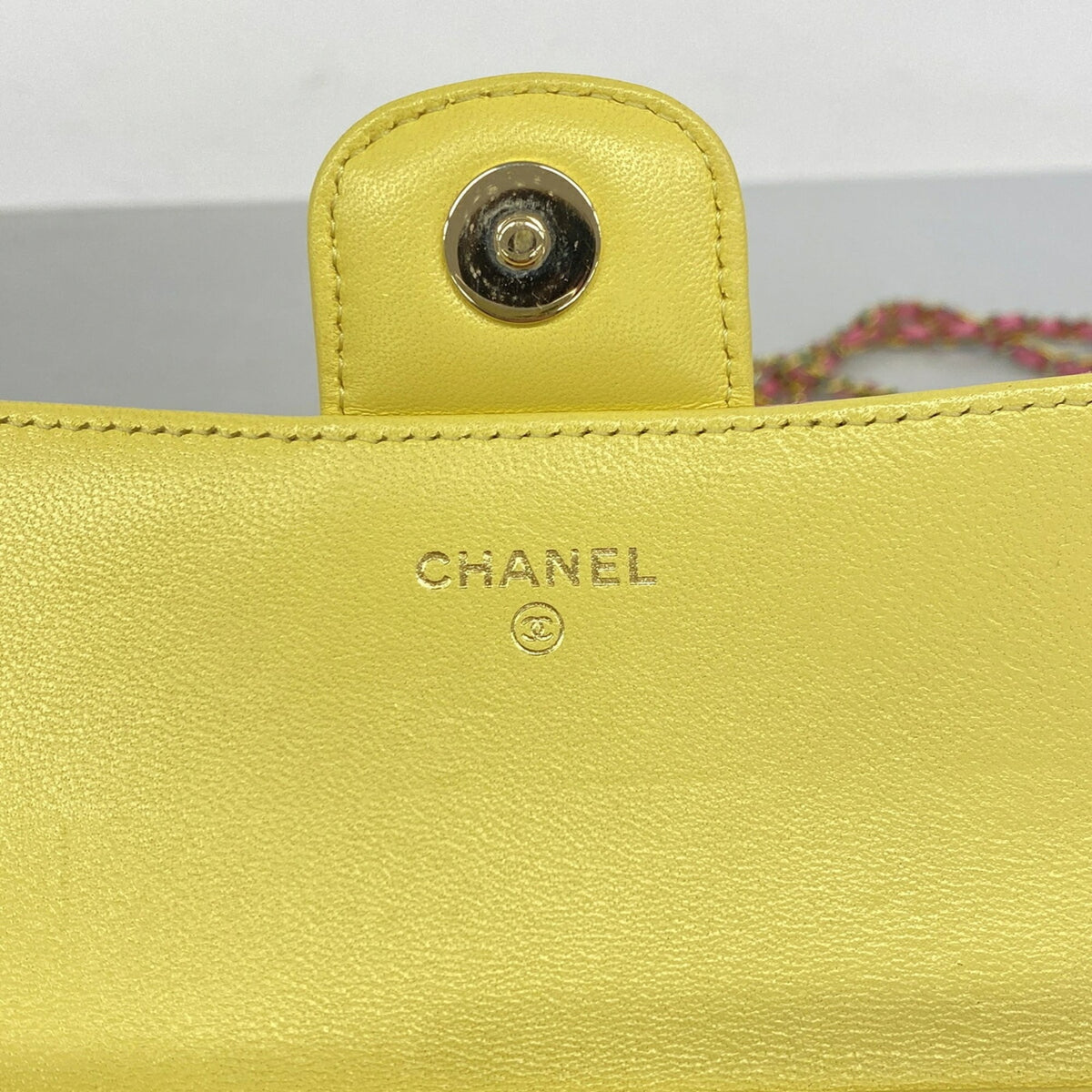 Chanel Pink Leather Shoulder Bag (Pre-Owned)