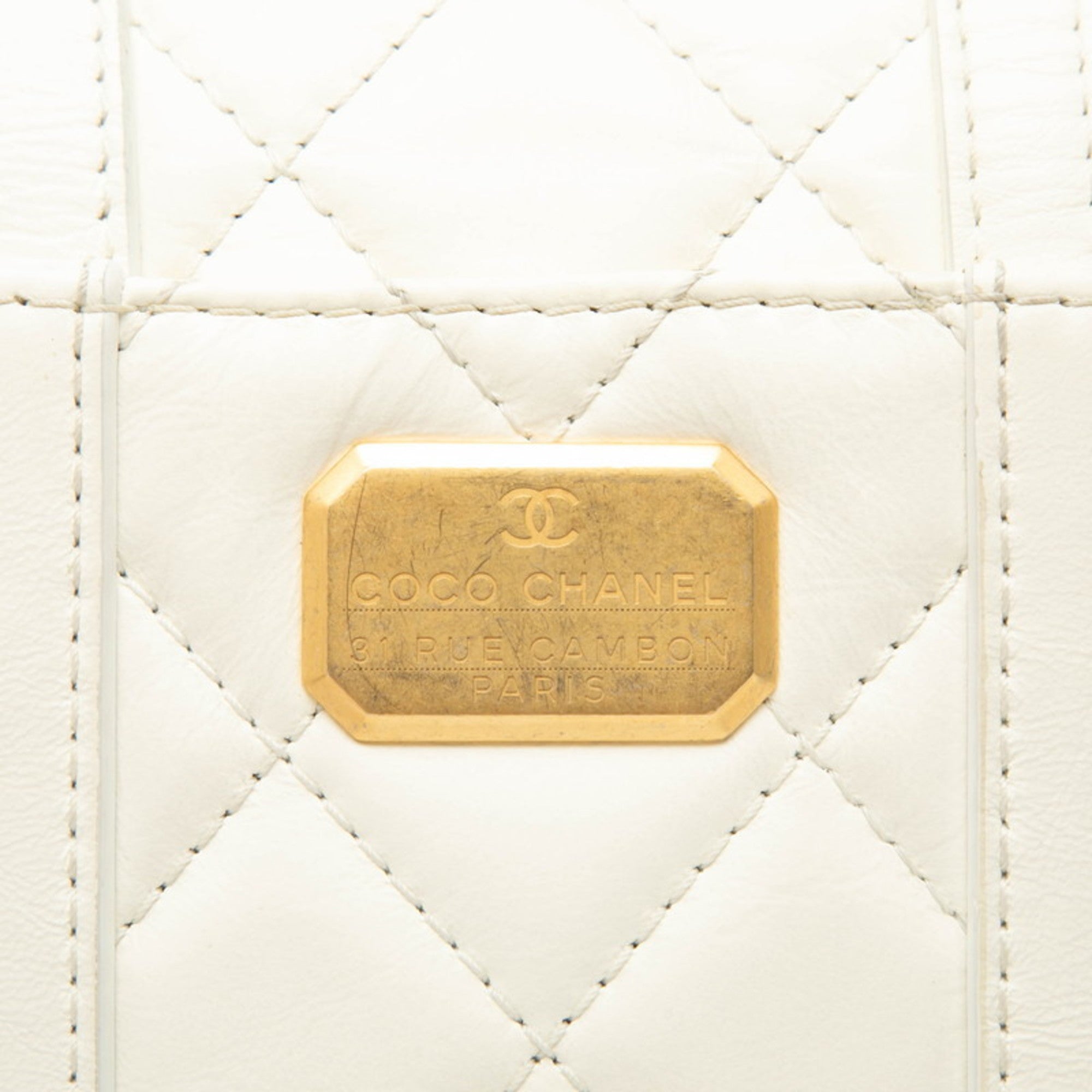 Chanel Matelasse White Leather Handbag Shoulder Bag (Pre-Owned)