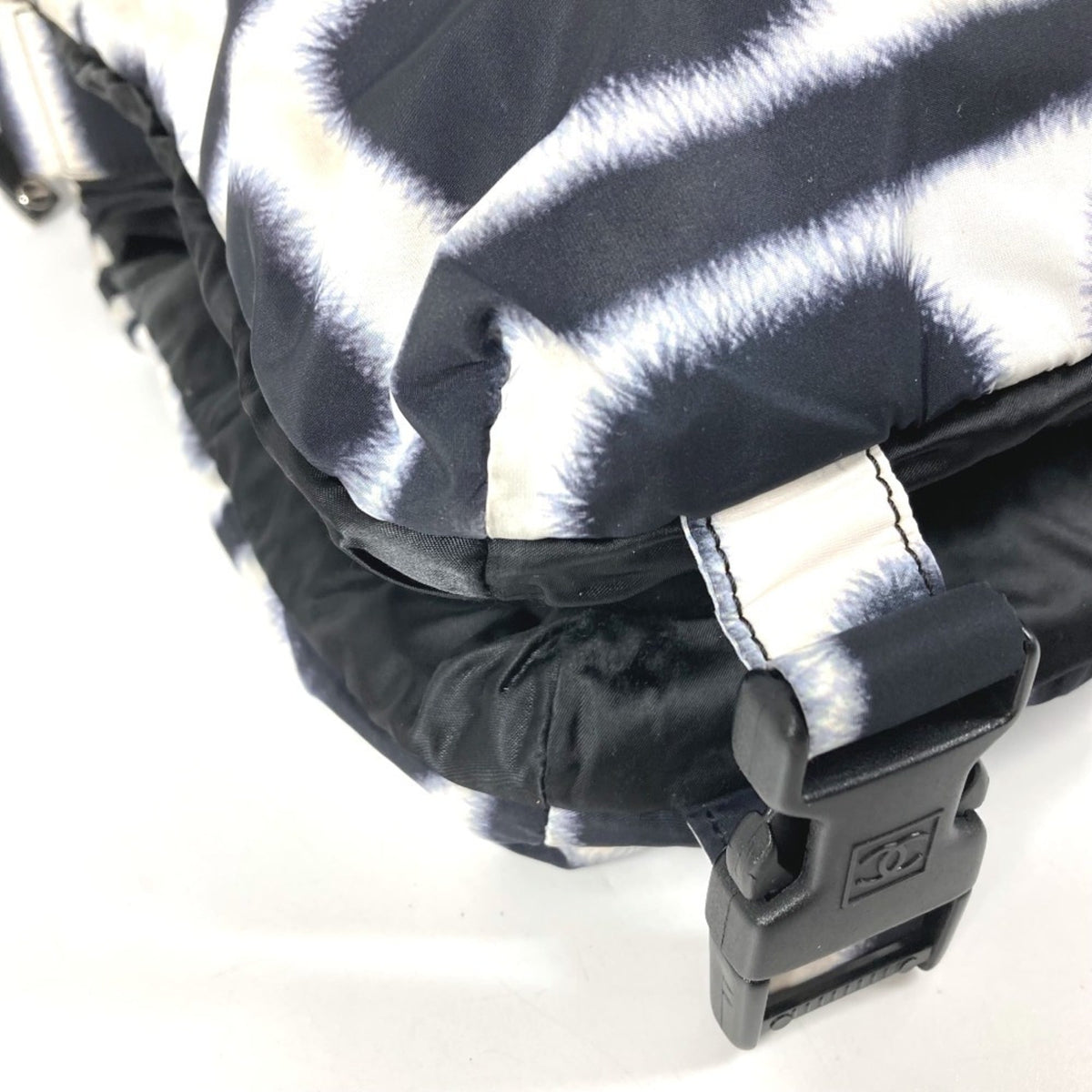 Chanel Sport Black White Nylon Shoulder Bag (Pre-Owned)