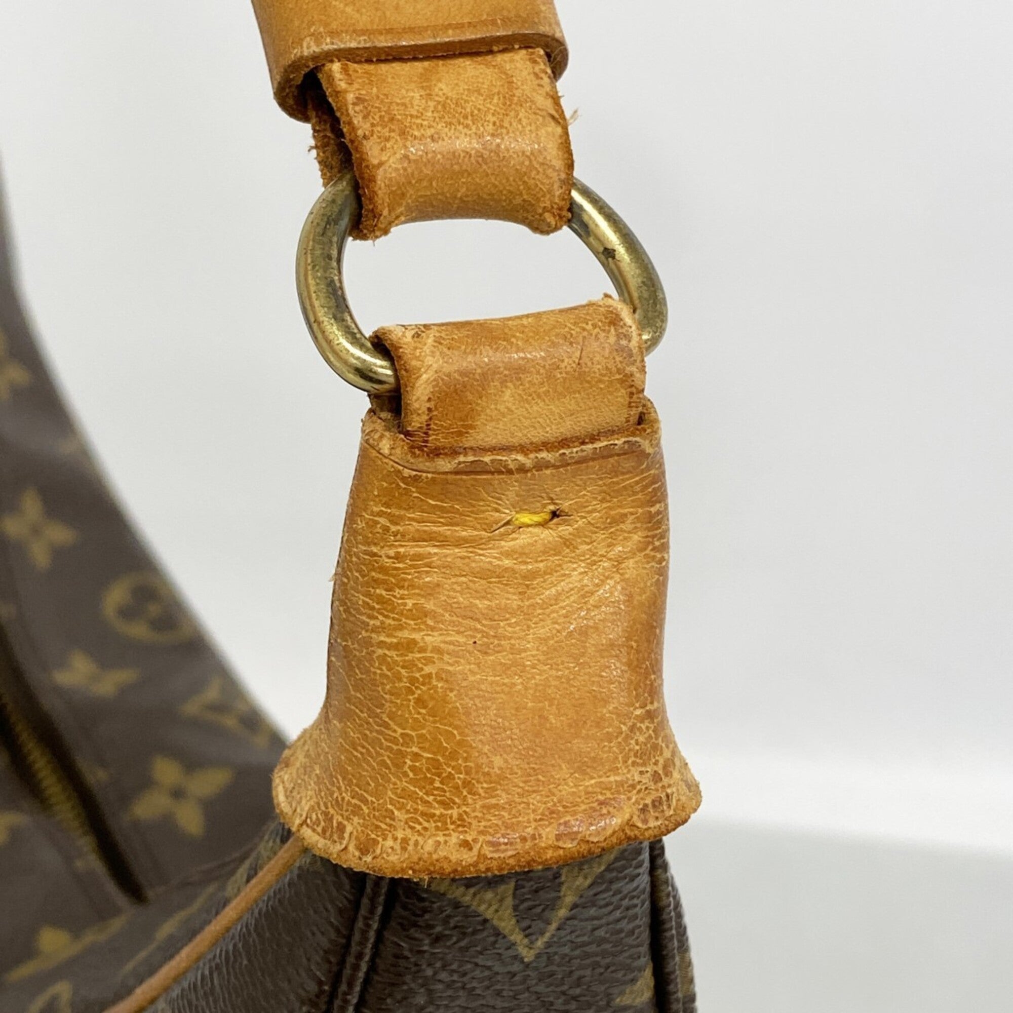 Louis Vuitton Brown Shoulder Bag (Pre-Owned)