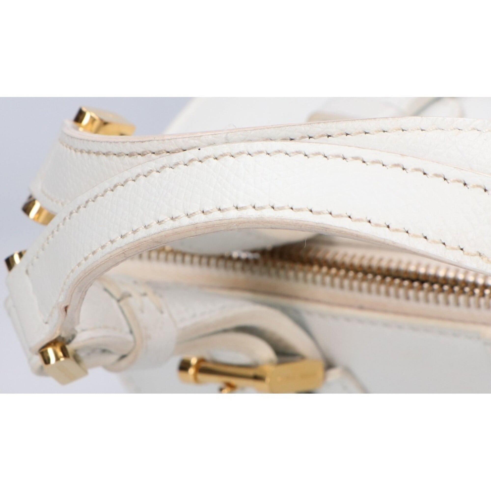 Giorgio Armani White Leather Handbag (Pre-Owned)