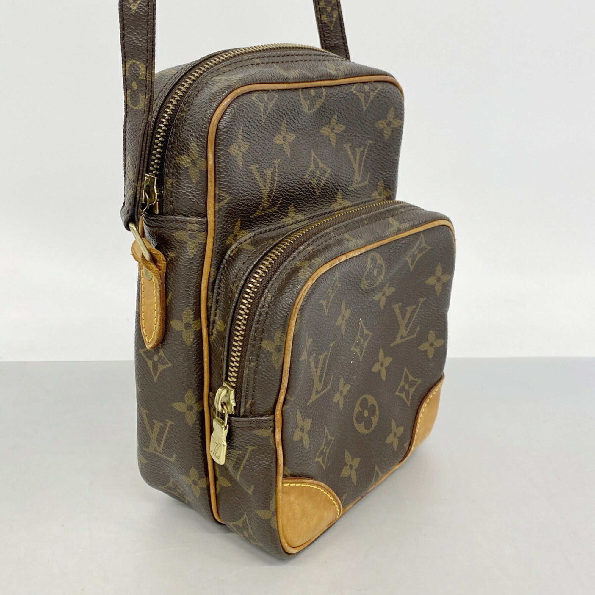 Louis Vuitton Brown Shoulder Bag (Pre-Owned)