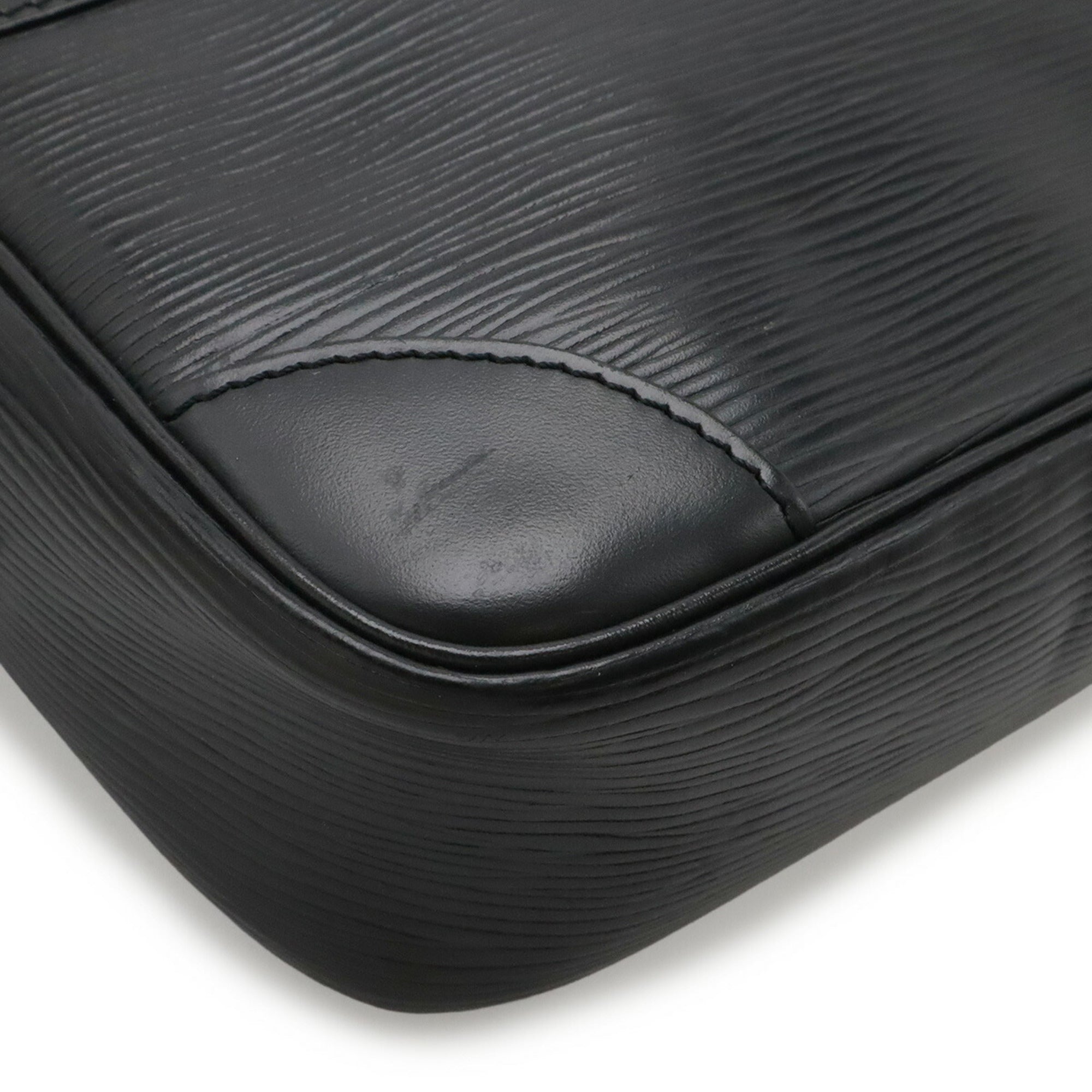 Louis Vuitton Black Noir Epi Leather Shoulder Bag (Pre-Owned)