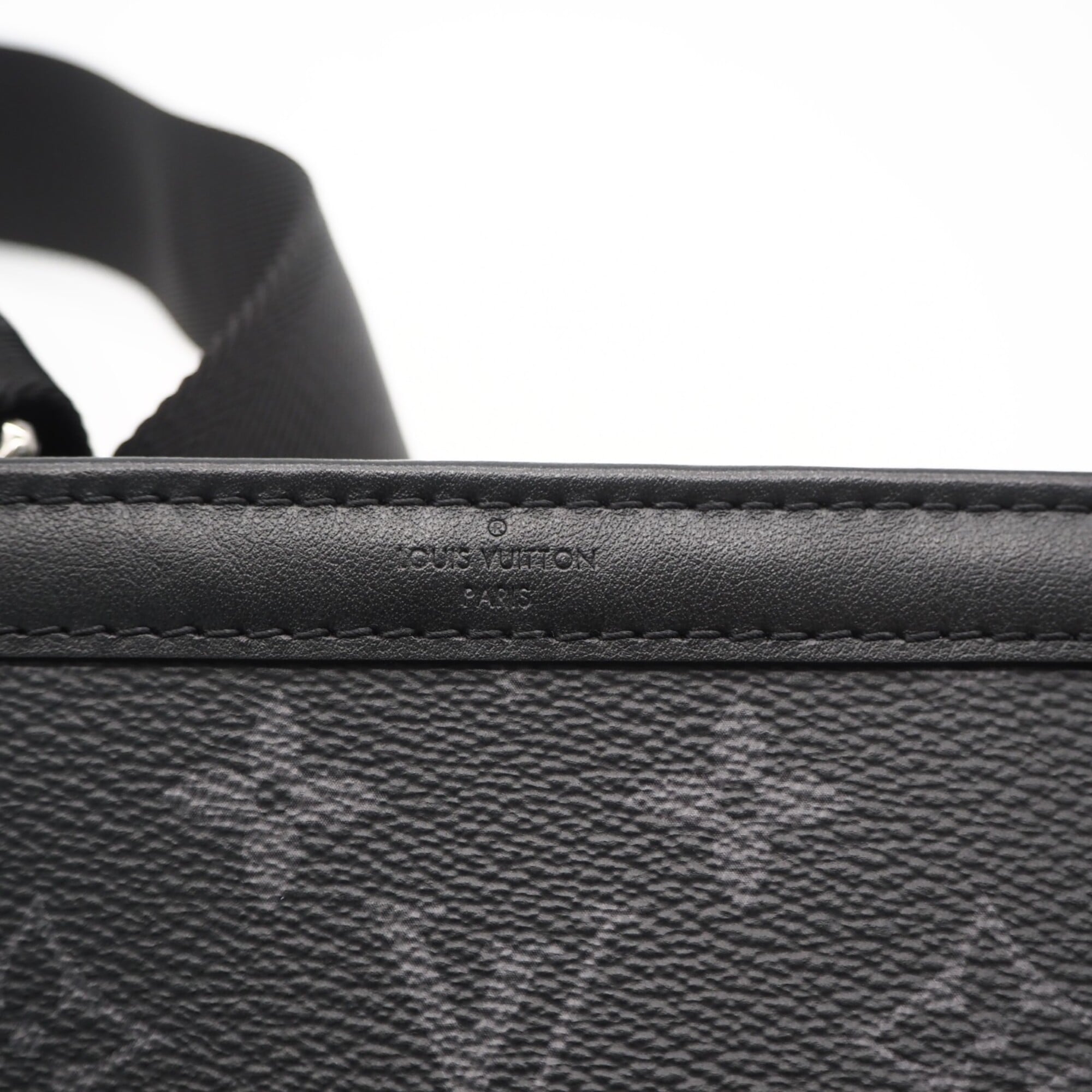 Louis Vuitton Black Coated Canvas Leather Pouch Shoulder Bag (Pre-Owned)
