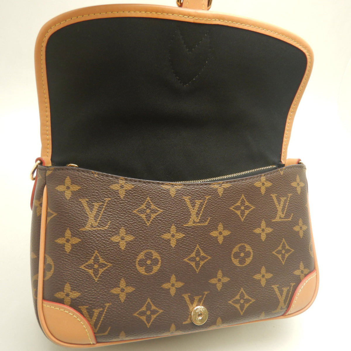 Louis Vuitton Brown Monogram Canvas Shoulder Bag (Pre-Owned)