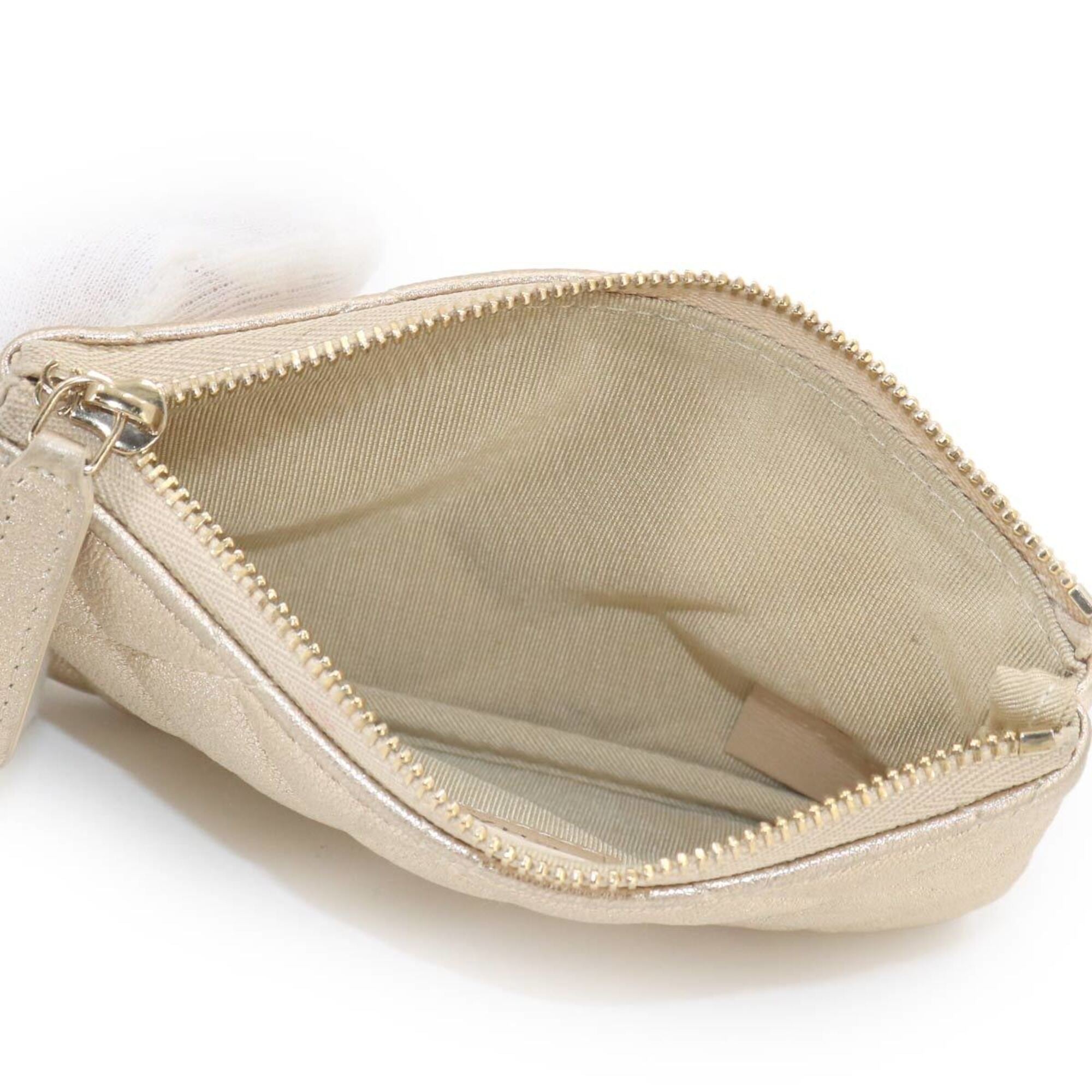Chanel Matelasse Gold Leather Handbag Pouch (Pre-Owned)