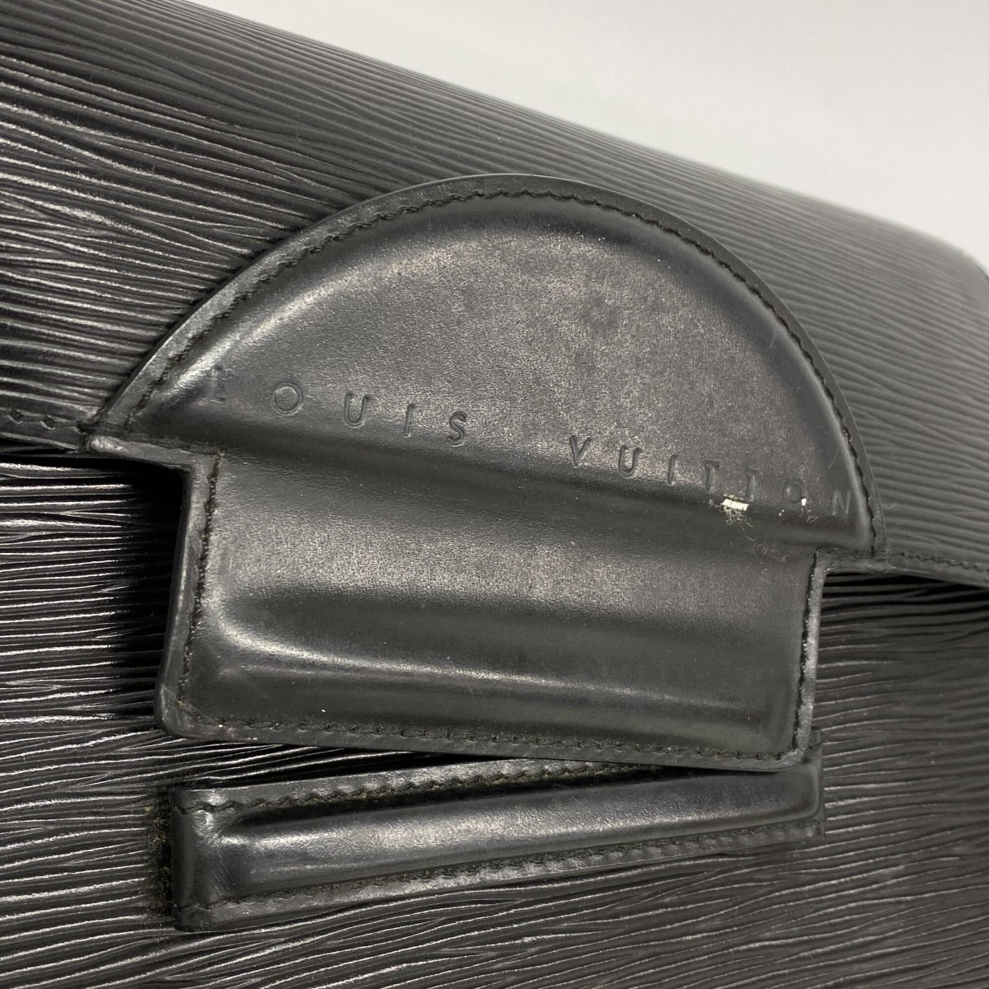 Louis Vuitton Noir Clutch Bag (Pre-Owned)