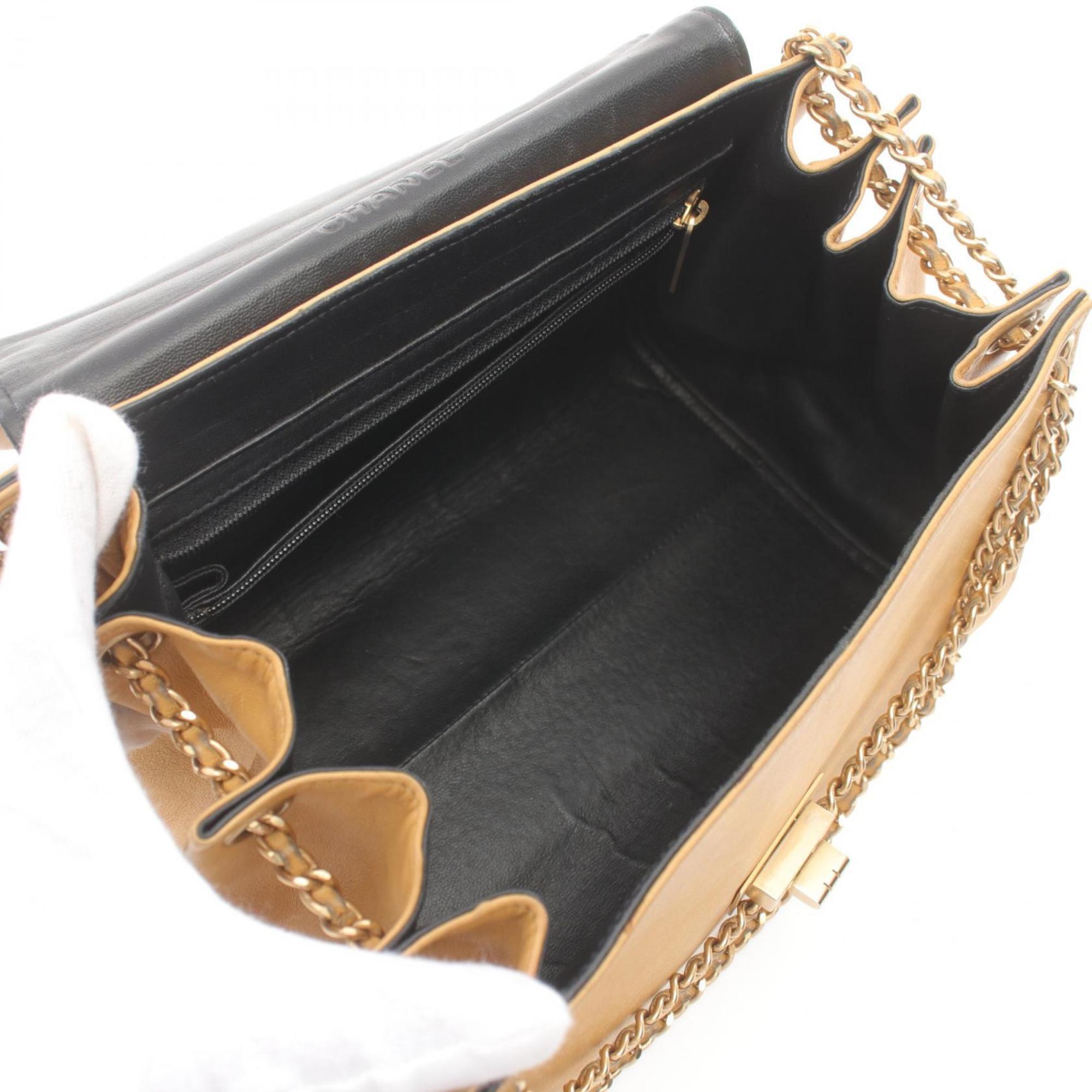 Chanel Beige Leather Shoulder Bag (Pre-Owned)