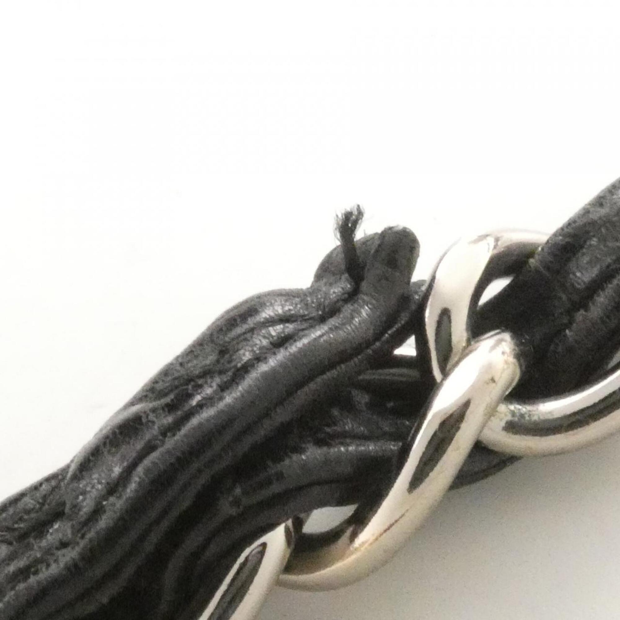 Chanel Black Leather Shoulder Bag (Pre-Owned)