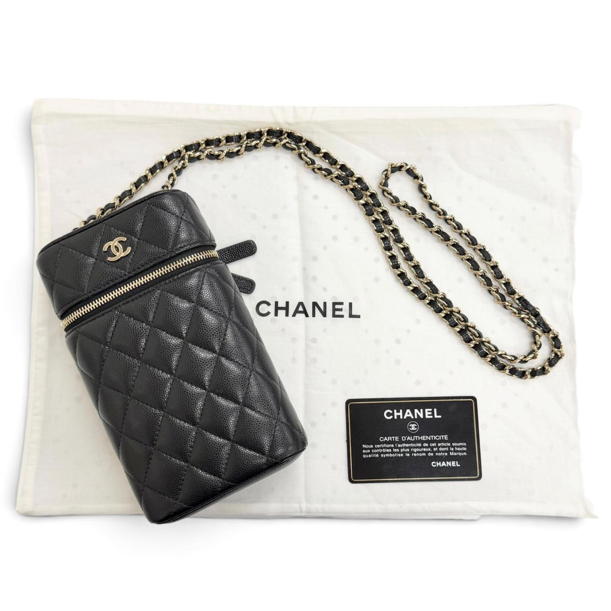 Chanel Black Grained Calfskin Shoulder Bag (Pre-Owned)