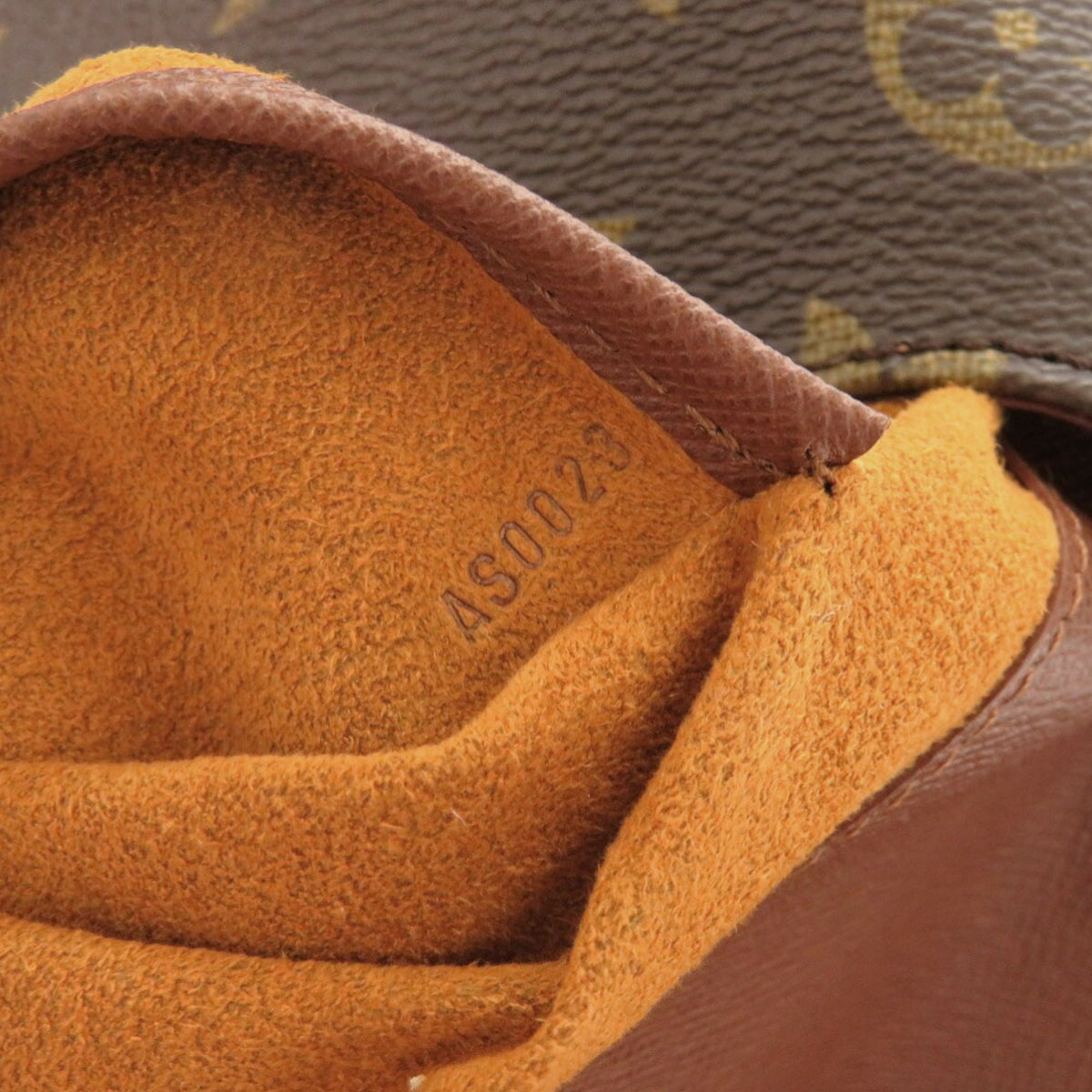 Louis Vuitton Brown Monogram Monogram Shoulder Bag (Pre-Owned)