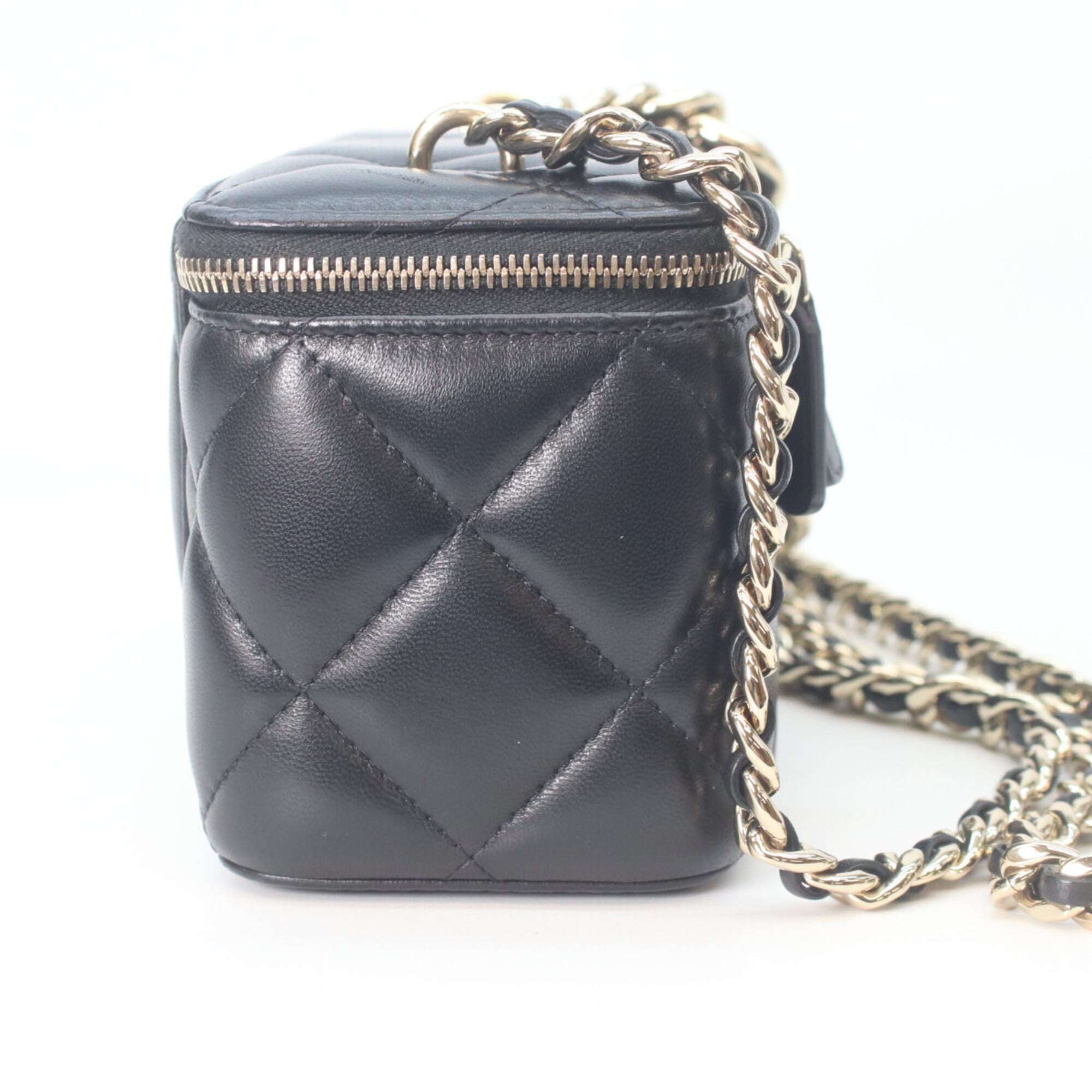 Chanel Black Leather Shoulder Bag (Pre-Owned)