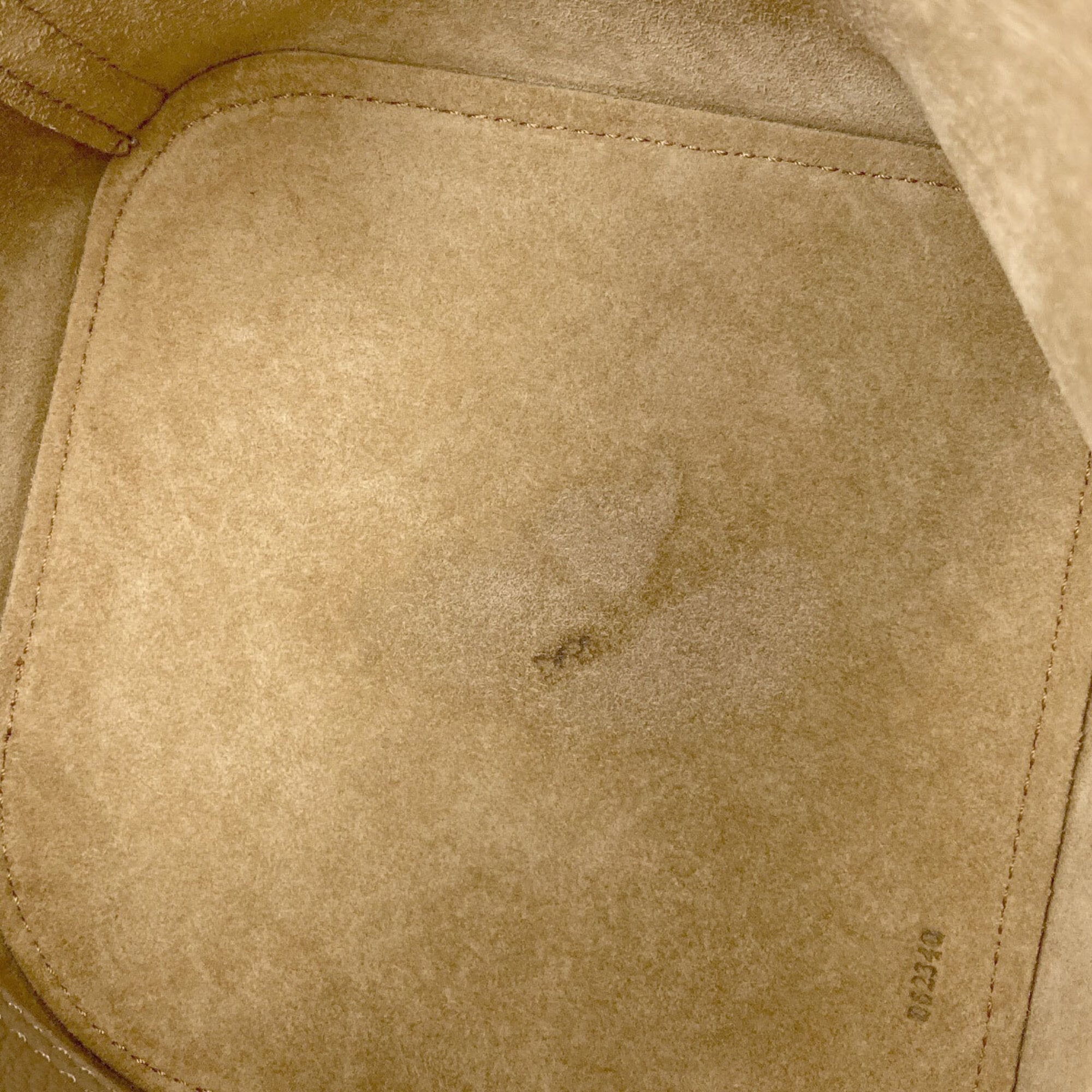 Loewe Sand Leather Handbag (Pre-Owned)