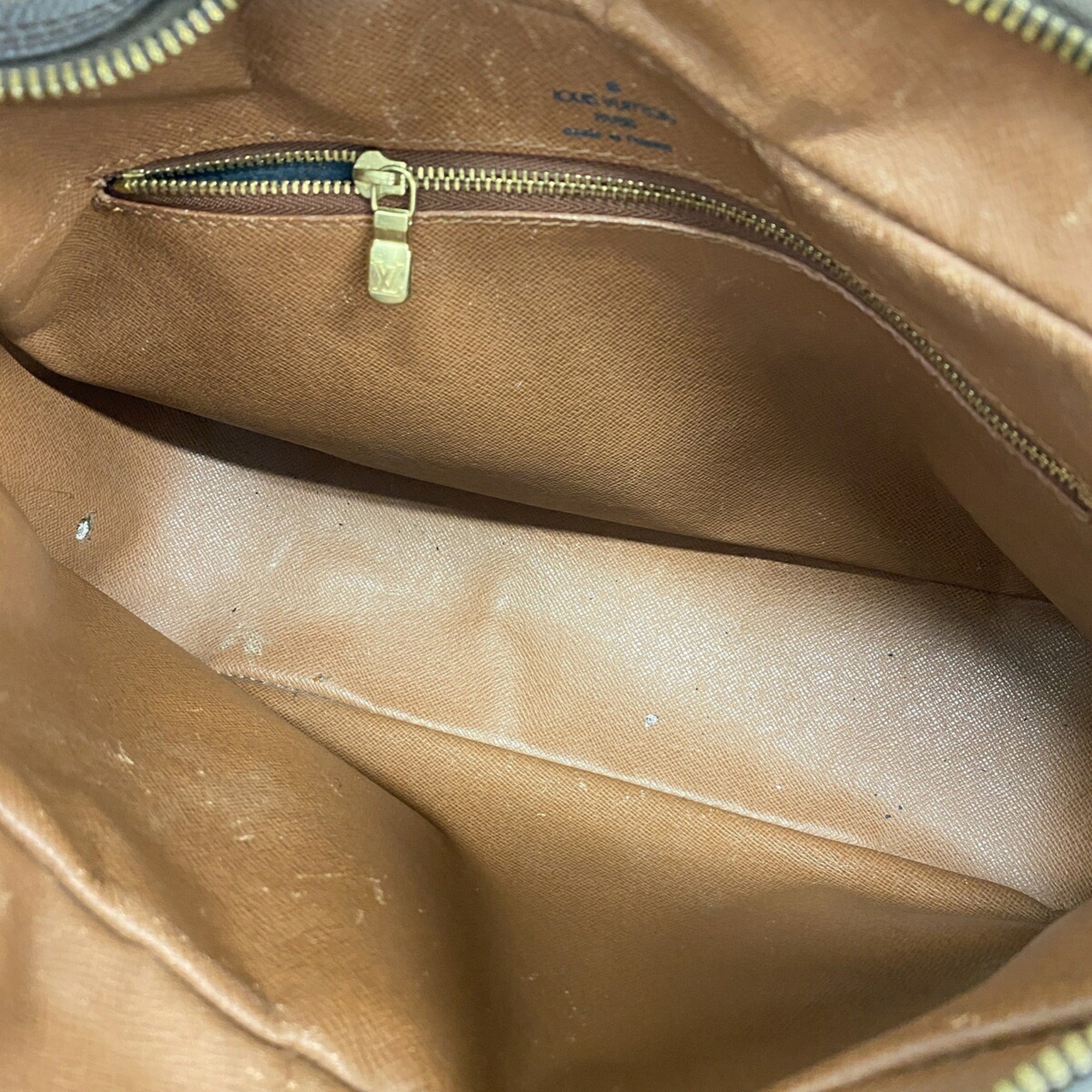 Louis Vuitton Brown Shoulder Bag (Pre-Owned)