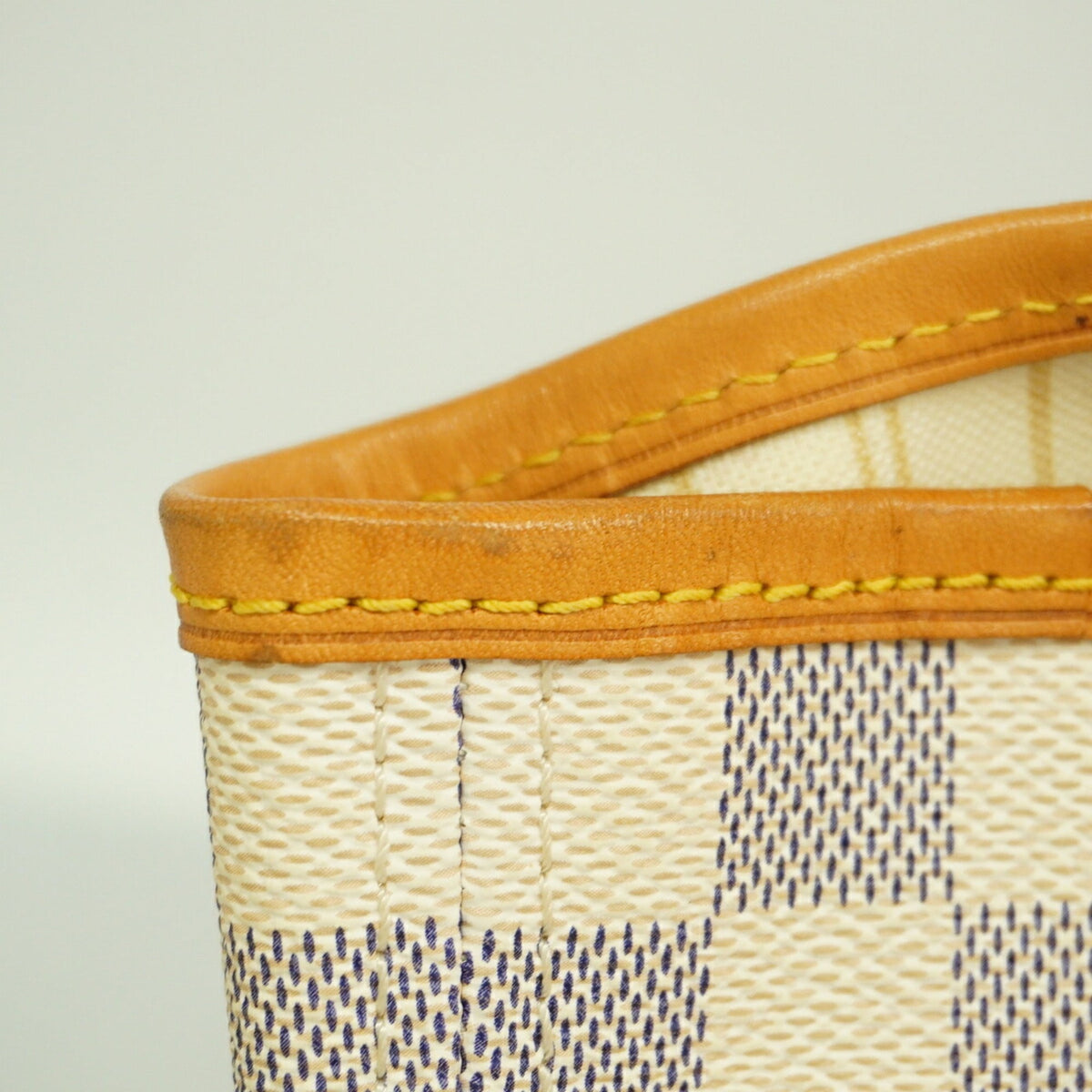 Louis Vuitton White Tote Bag (Pre-Owned)
