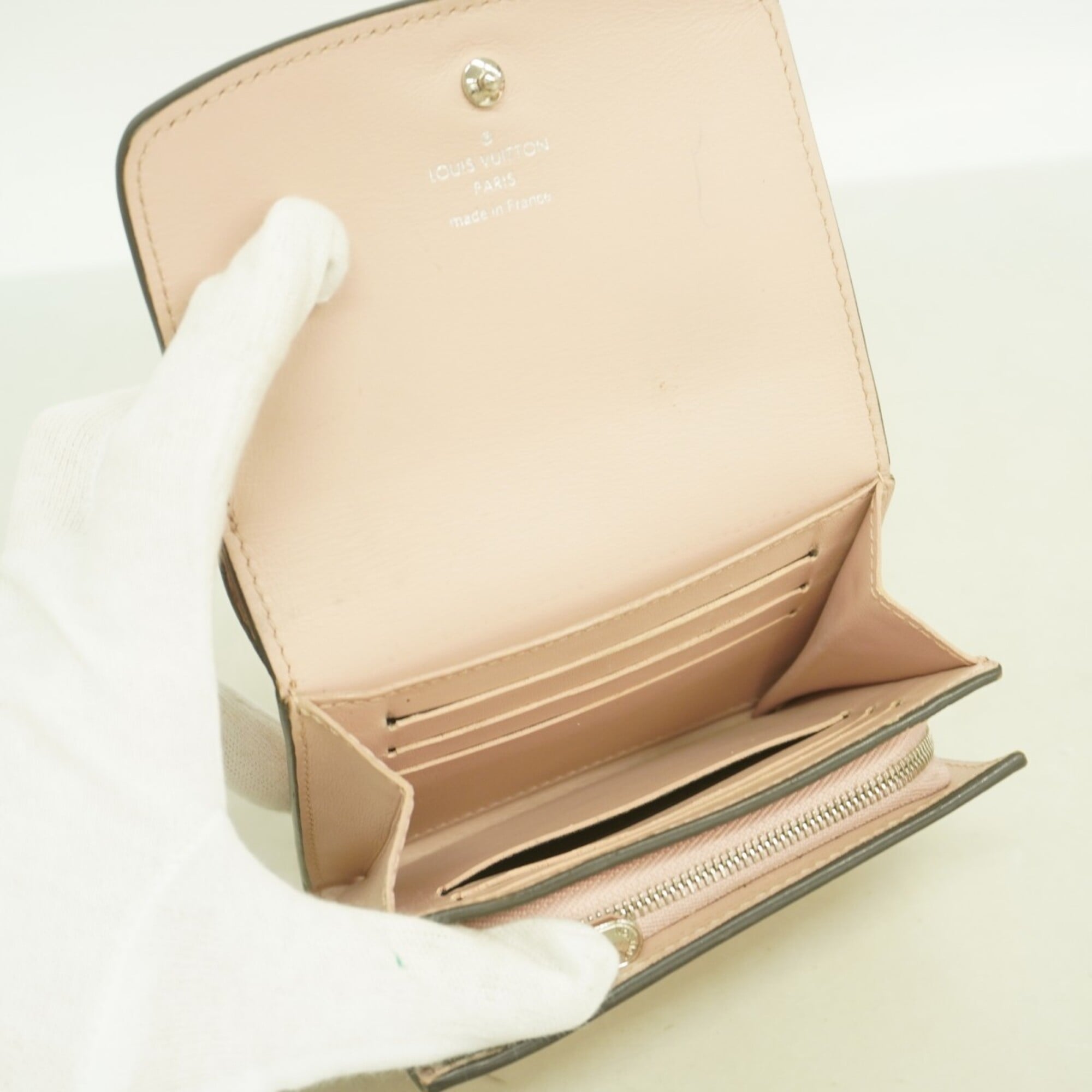 Louis Vuitton Magnolia Wallet (Bi-Fold) (Pre-Owned)