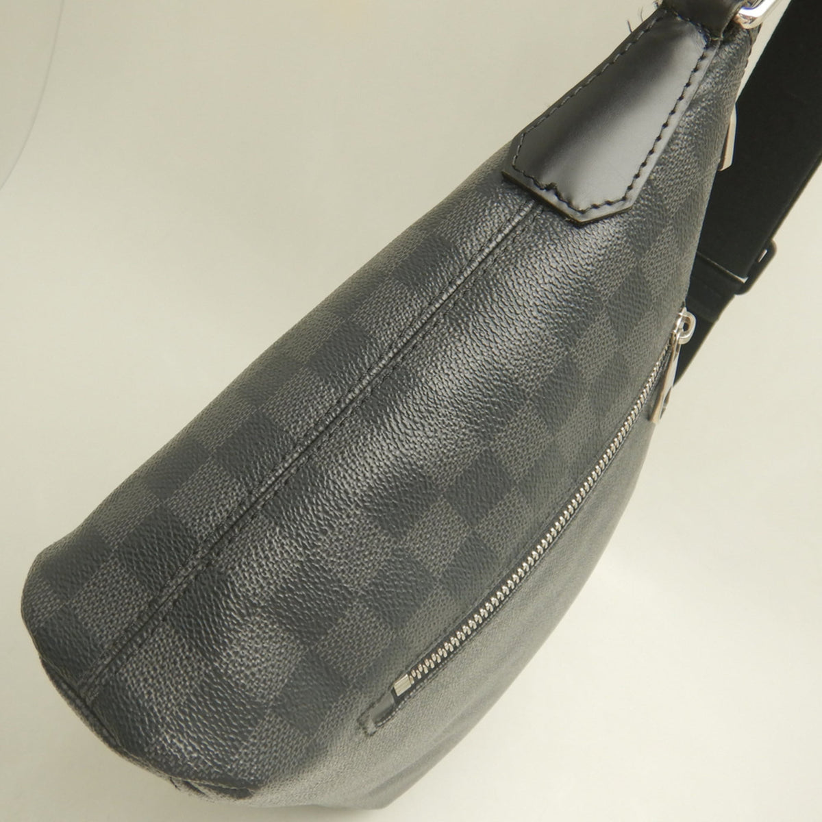 Louis Vuitton Damier Graphite Noir Damier Graphite Shoulder Bag (Pre-Owned)