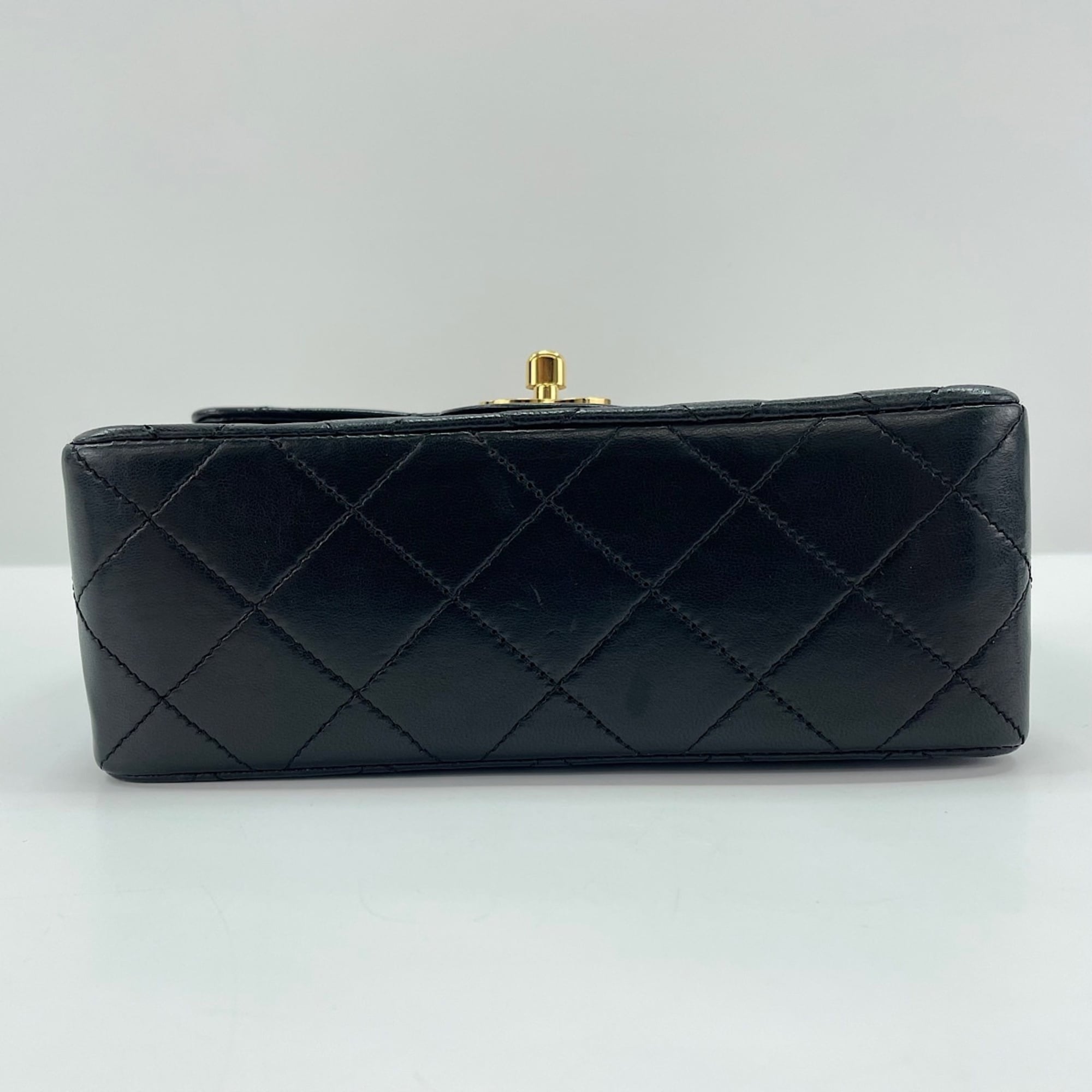 Chanel Black Shoulder Bag (Pre-Owned)