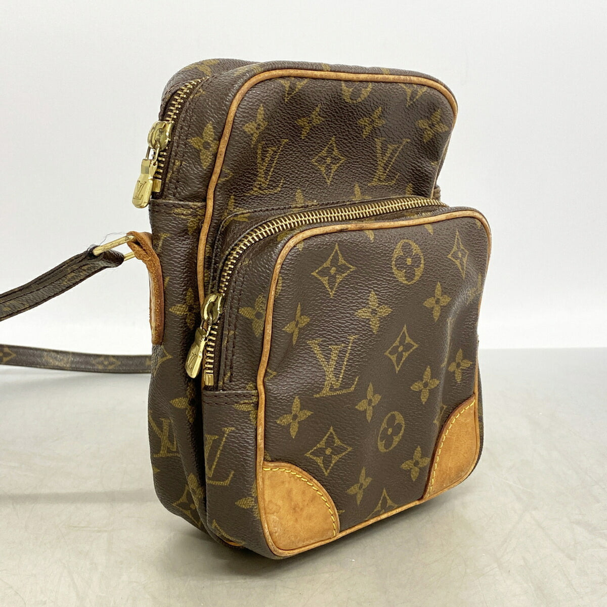Louis Vuitton Brown Shoulder Bag (Pre-Owned)