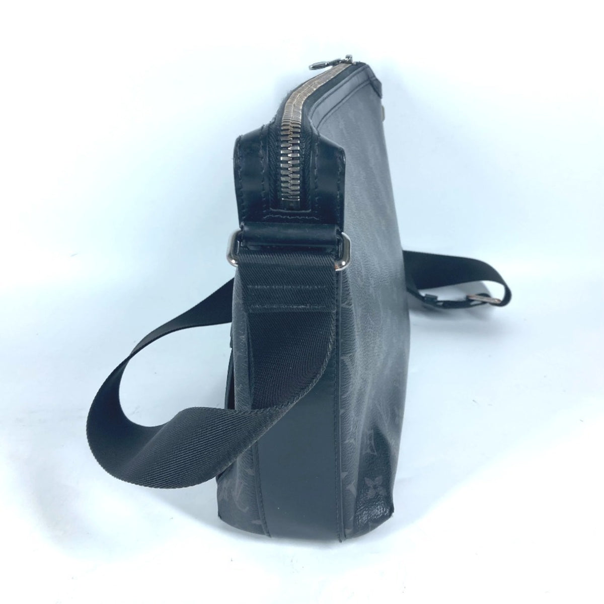 Louis Vuitton Black Monogram Eclipse Messenger Bag Shoulder Bag (Pre-Owned)
