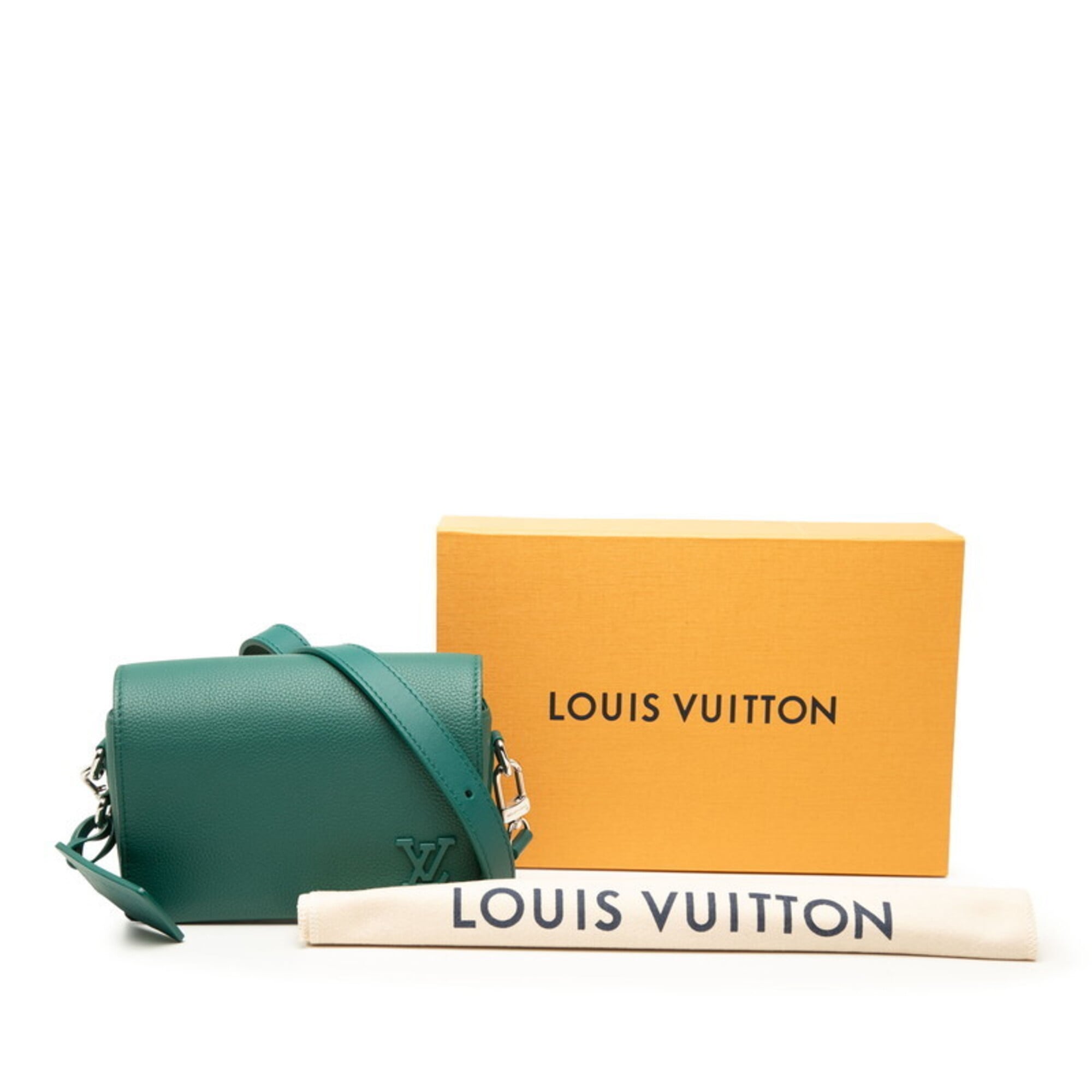 Louis Vuitton Green Leather Shoulder Bag (Pre-Owned)
