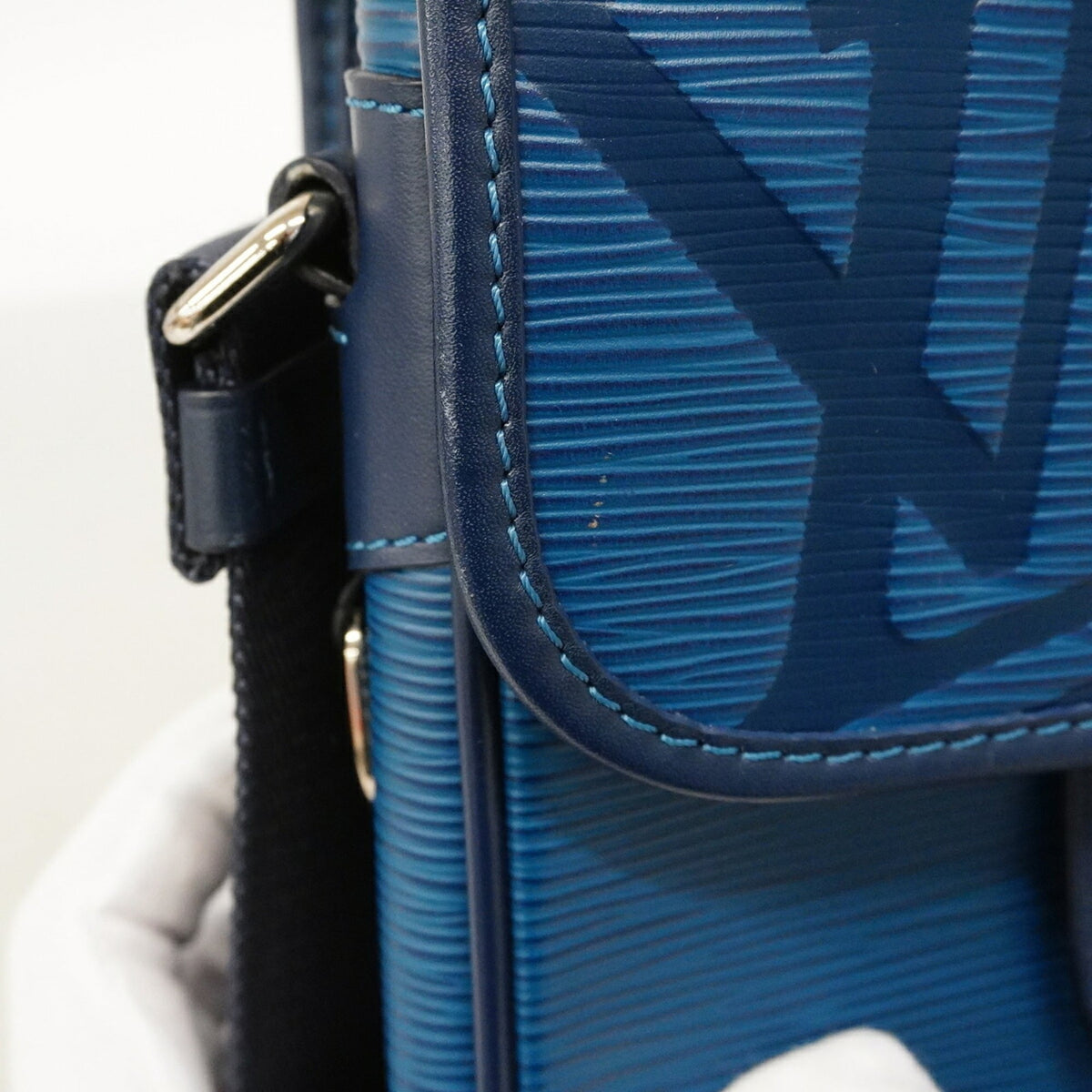 Louis Vuitton Navy Shoulder Bag (Pre-Owned)