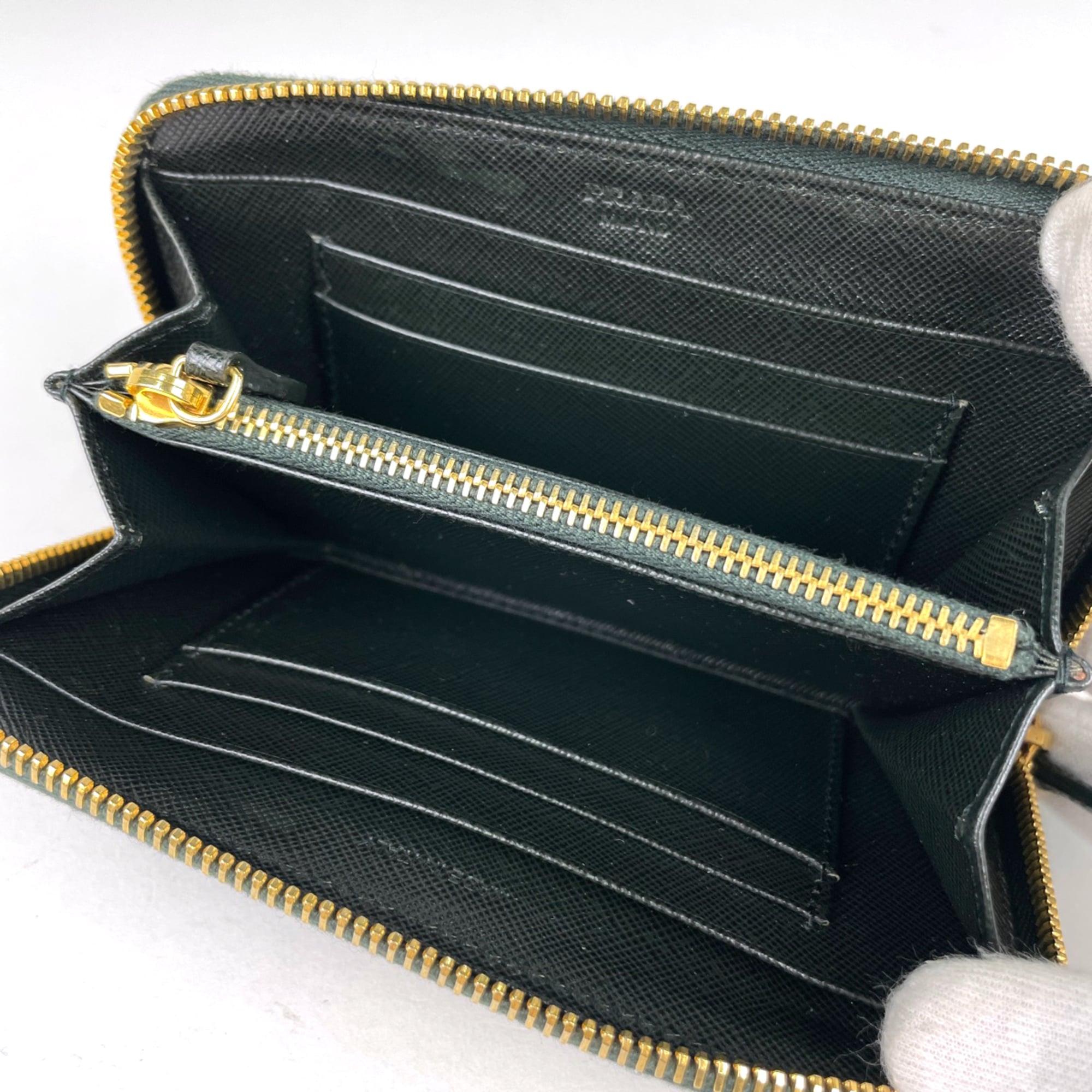 Prada Dark Green Leather Coin Purse/Coin Case (Pre-Owned)